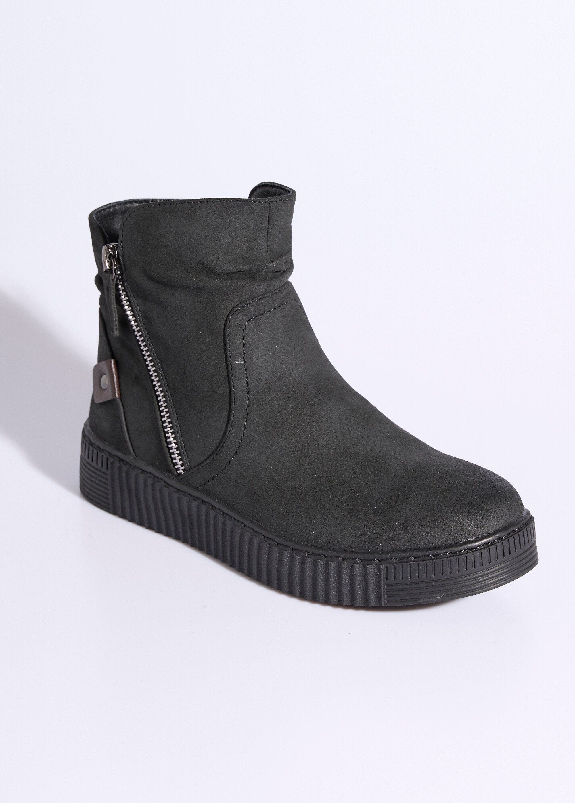 Boots_suédées_avec_semelle_compensée_Noir_FA1_slim