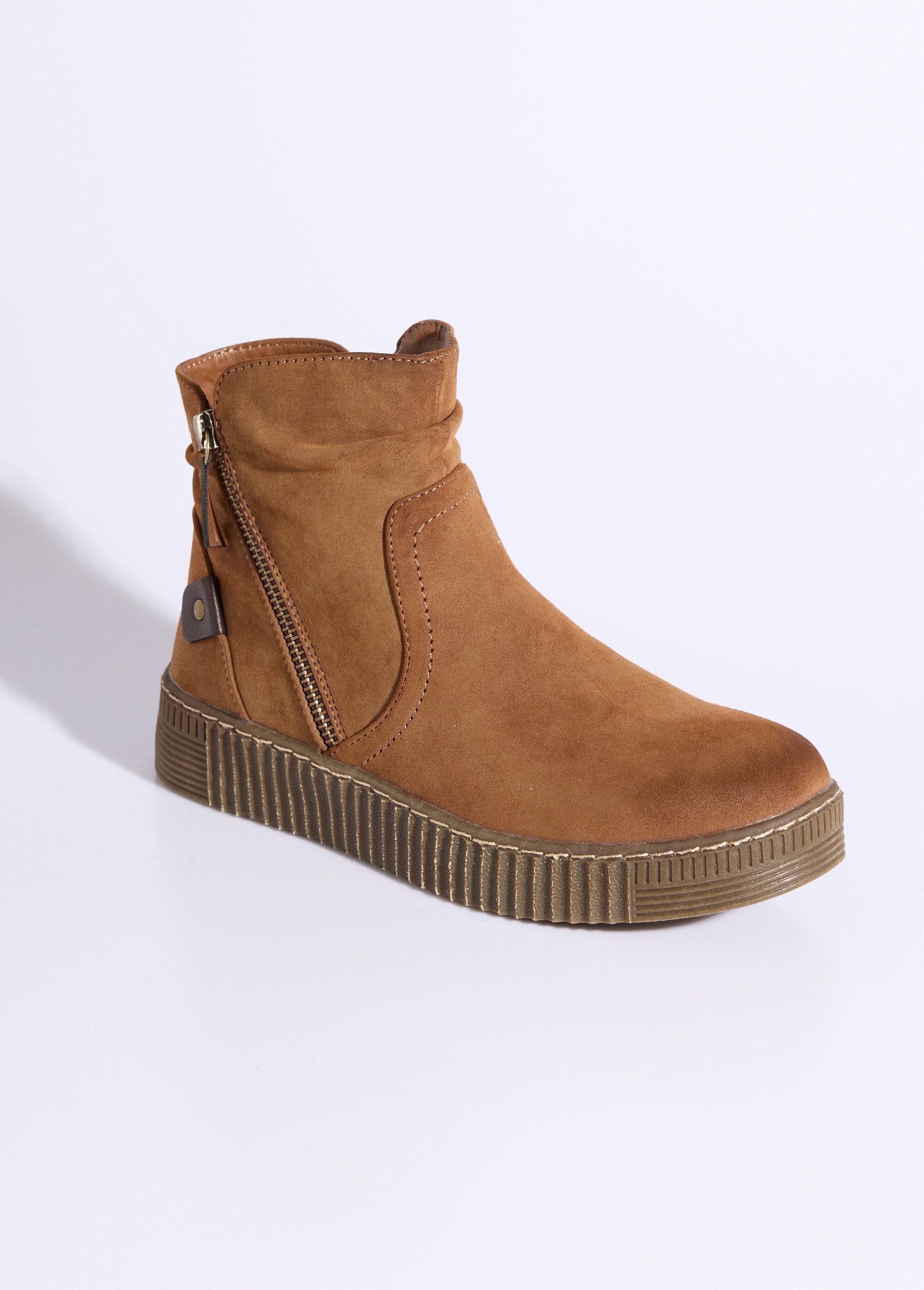 Boots_suédées_avec_semelle_compensée_Camel_FA1_slim