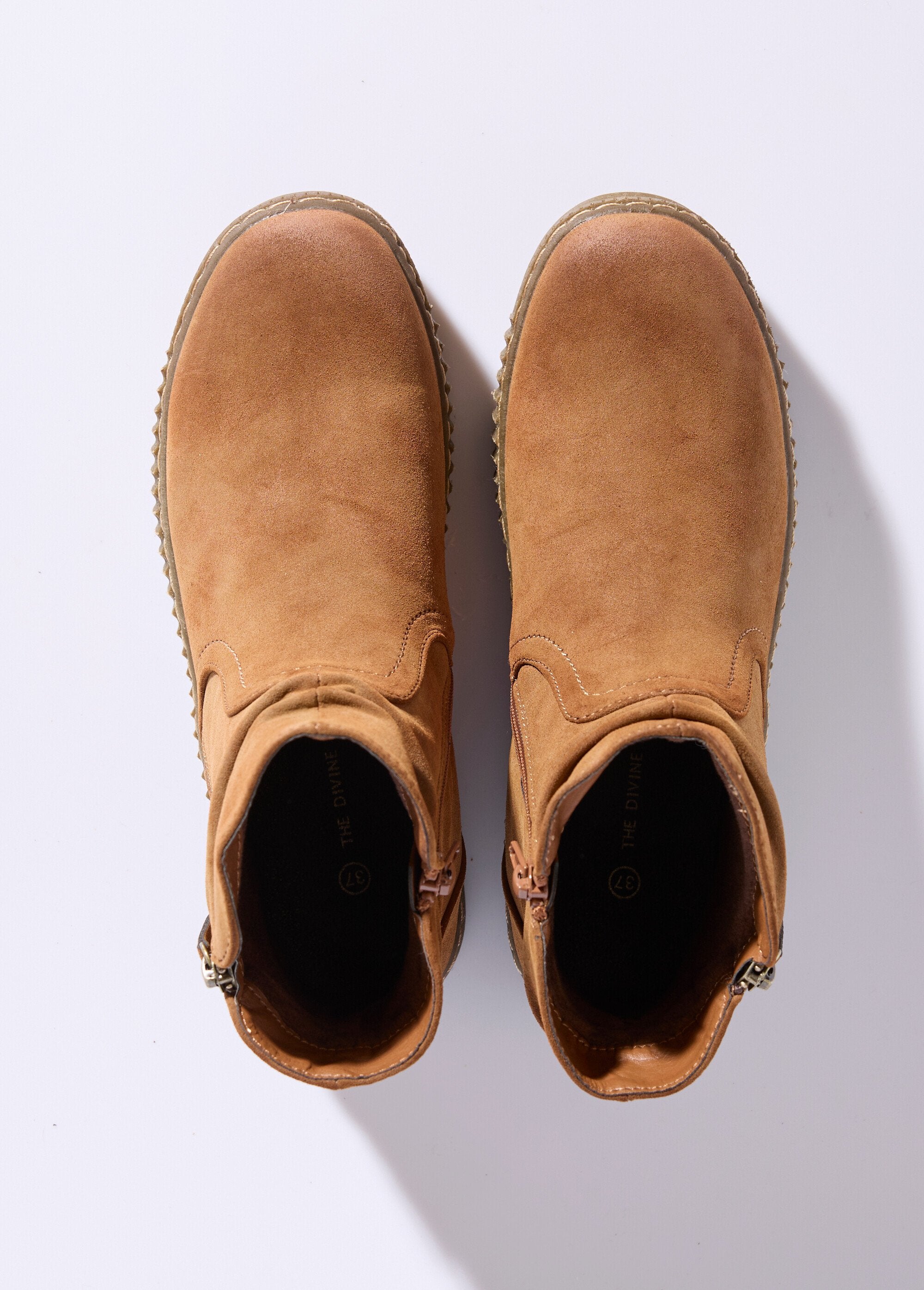 Boots_suédées_avec_semelle_compensée_Camel_OV1_slim