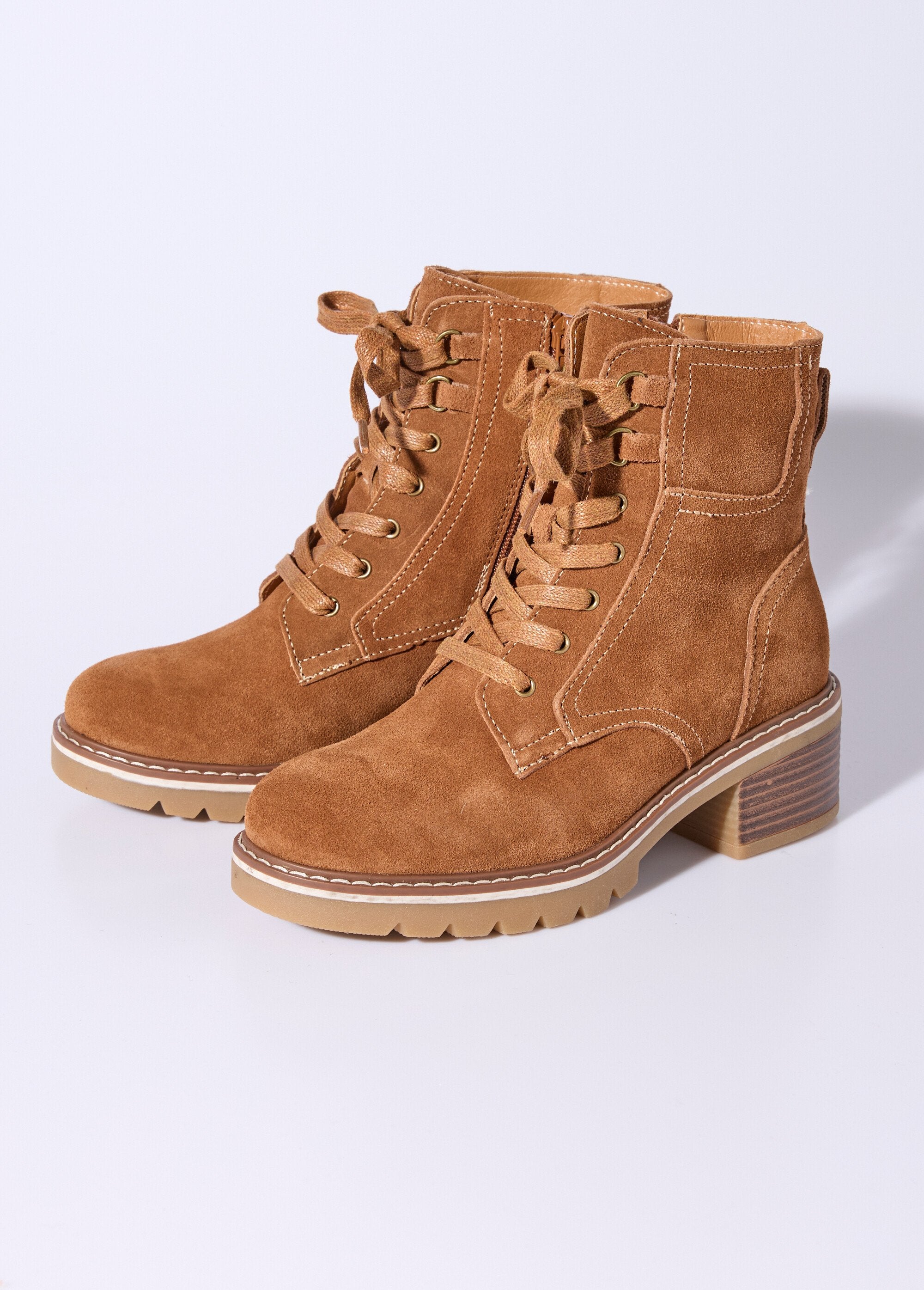Bottines_en_cuir_crantées,_talon_large_Camel_DE1_slim