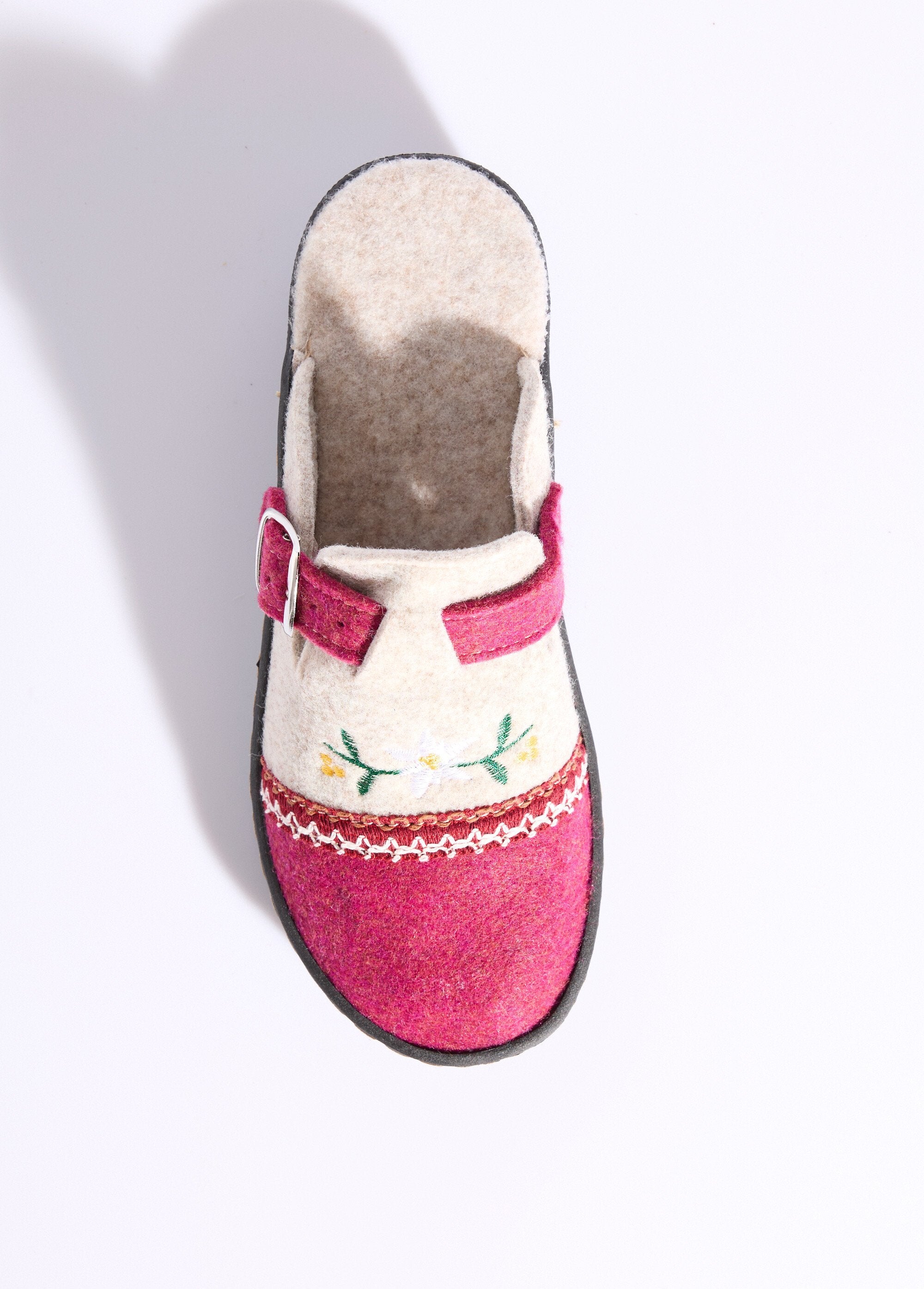 Chinelo_mule_tamanco_bordado_com_largura_confortável_Bege_e_bordô_OV1_slim