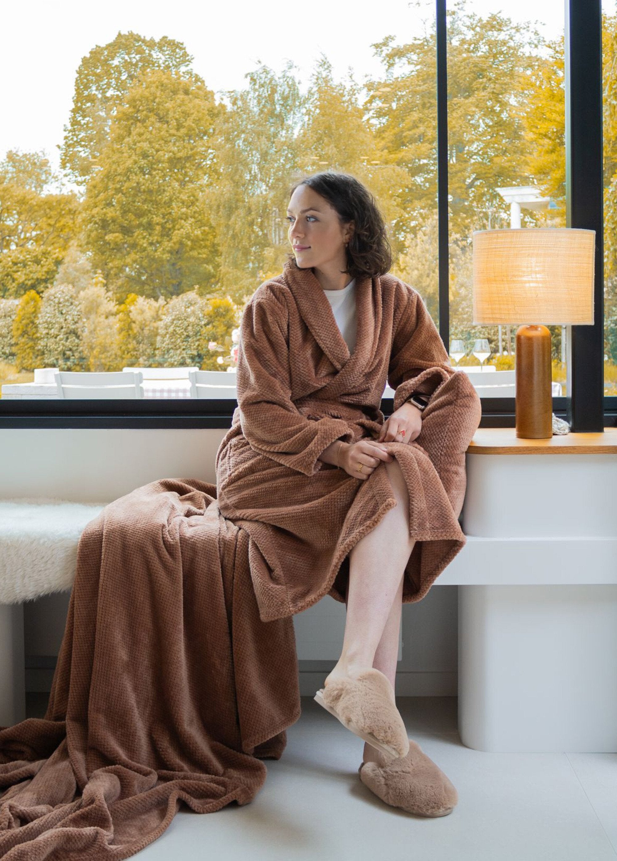 Chinelos_de_mulas_quentes_em_pelo_macio_Cognac_SF1_slim