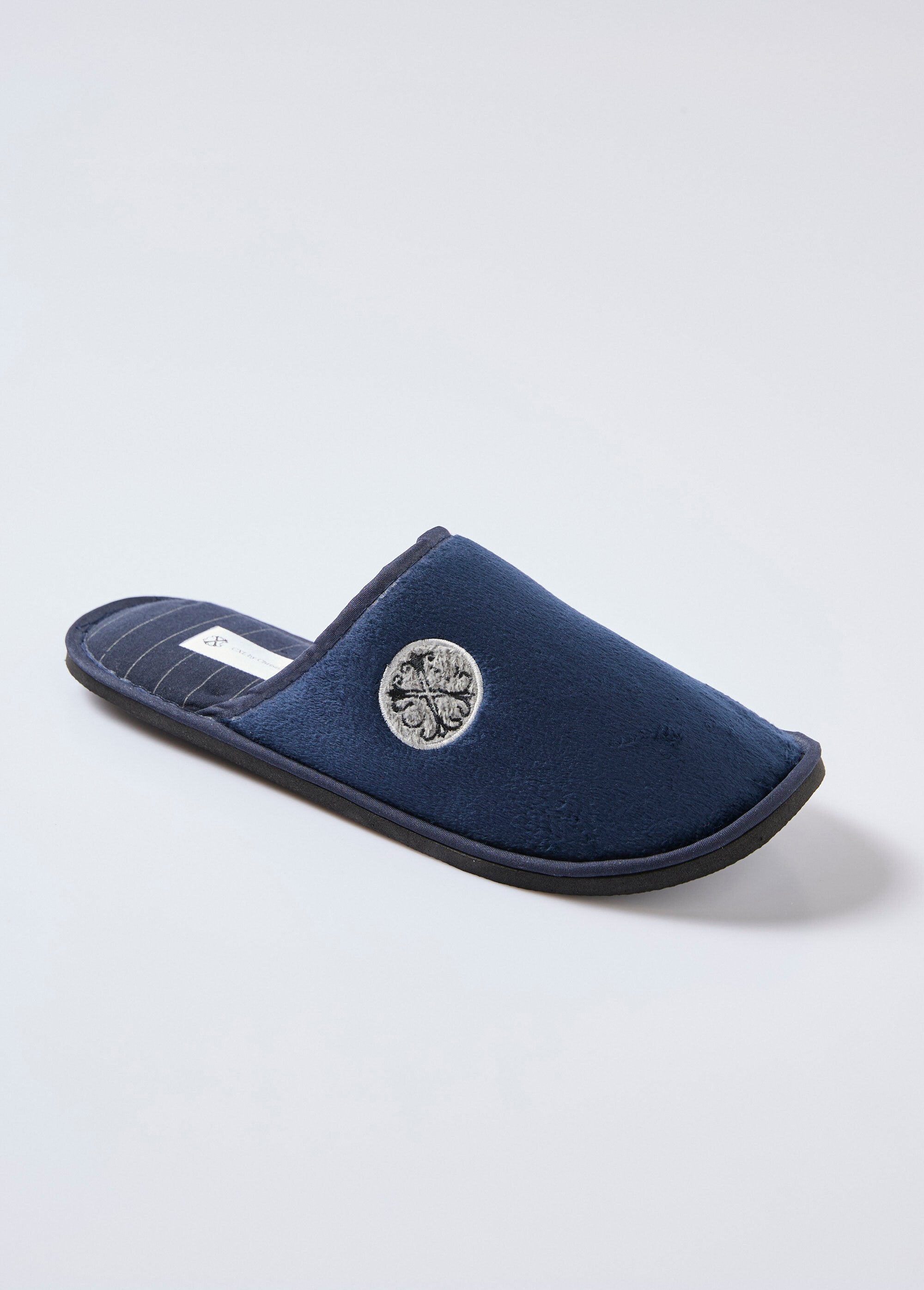 Pantufas_mule_com_logotipo_bordado_Bleu_FA1_slim