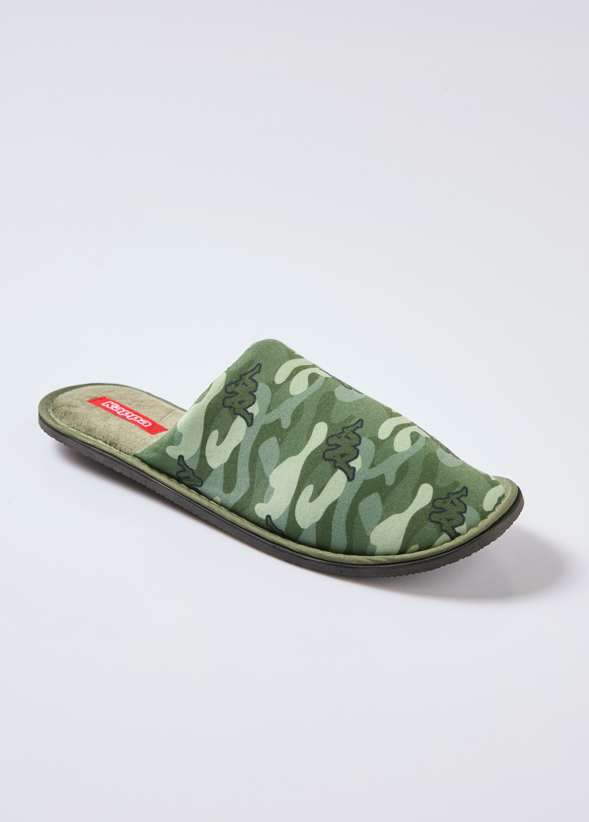 Pantufas_mule_com_estampa_camuflada_Imprime_vert_FA1_slim