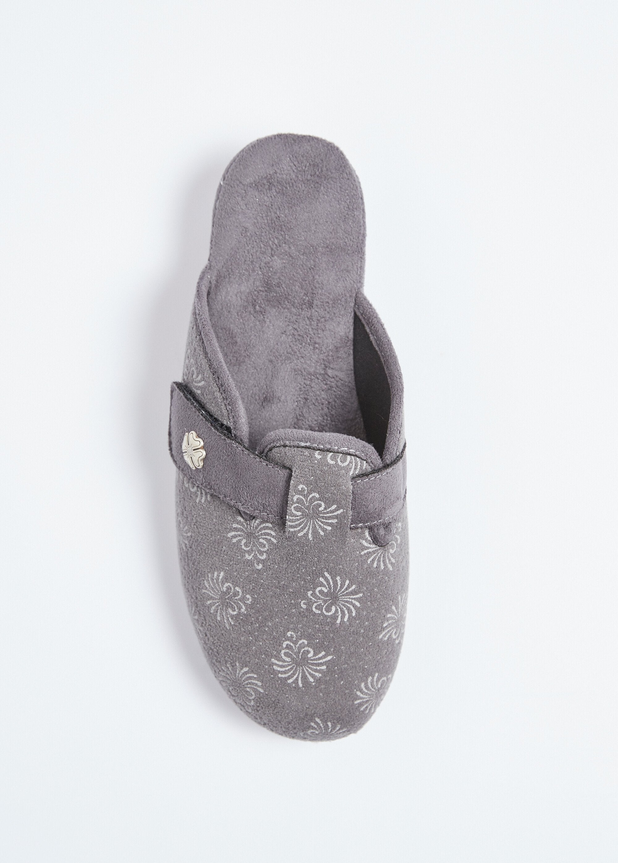 Chinelos_mule_de_velcro_com_largura_confortável_Gris_OV1_slim