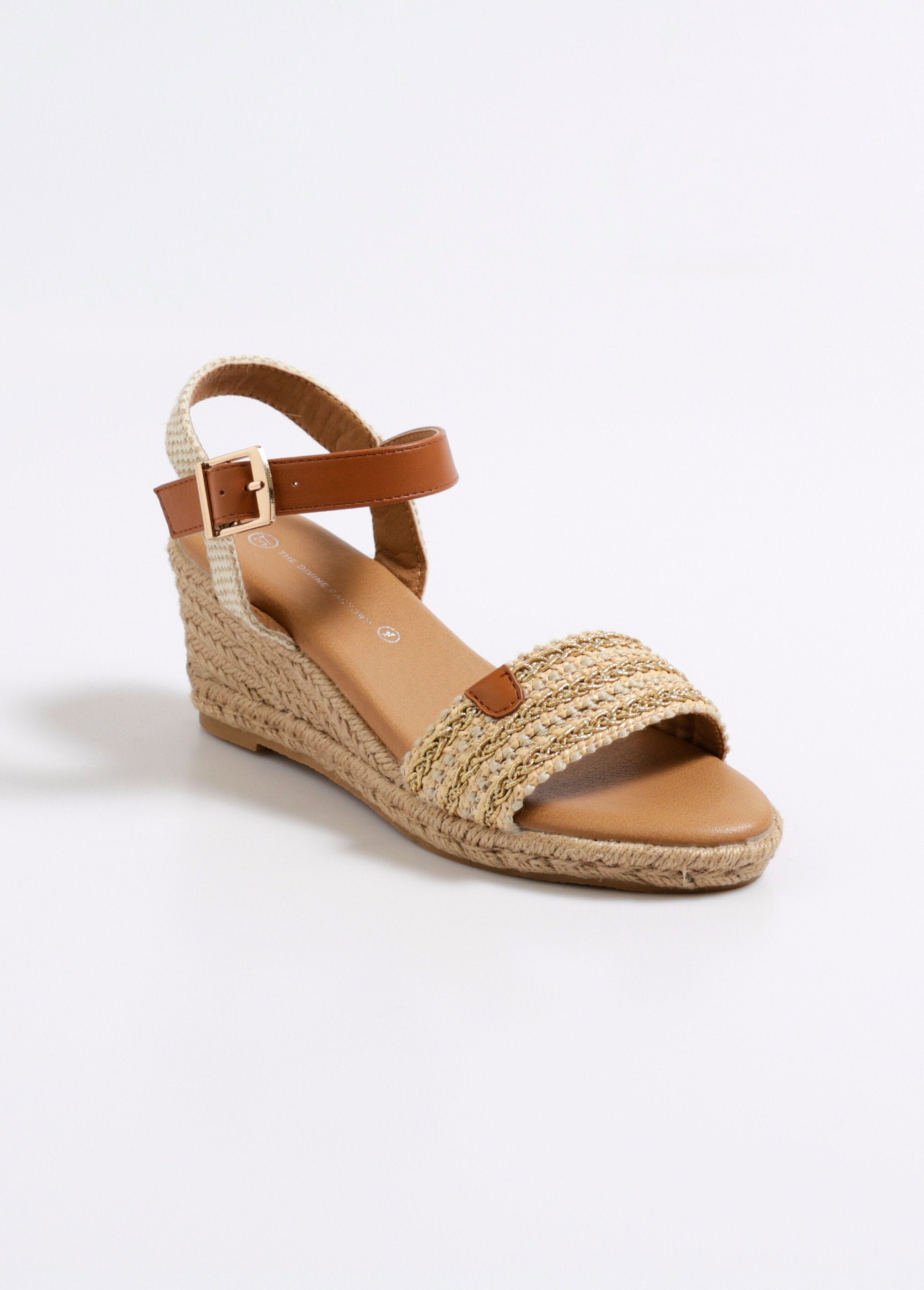 Espadrille_chique_com_detalhes_em_couro_sintético_Beige_FA1_slim