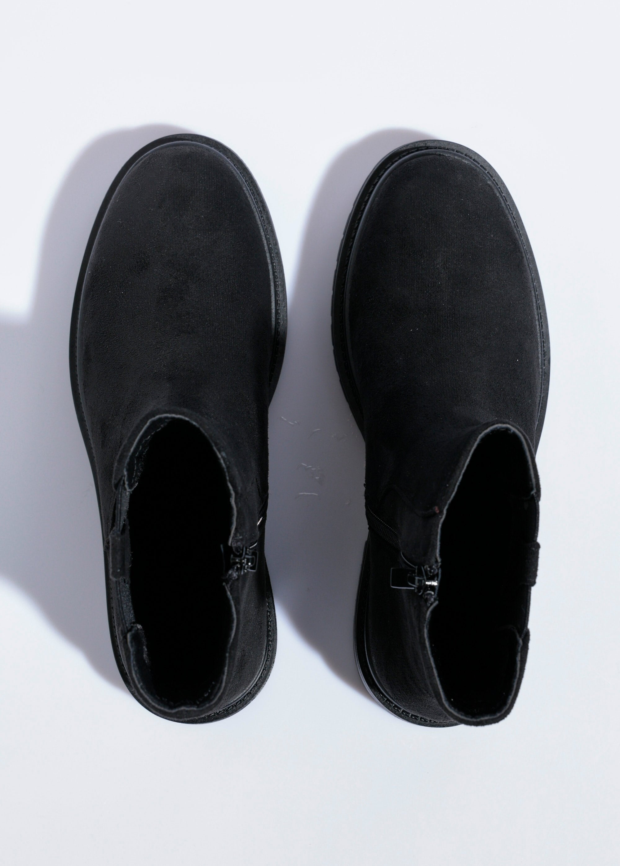 Botas_Chelsea_com_sola_dentada_Noir_OV1_slim
