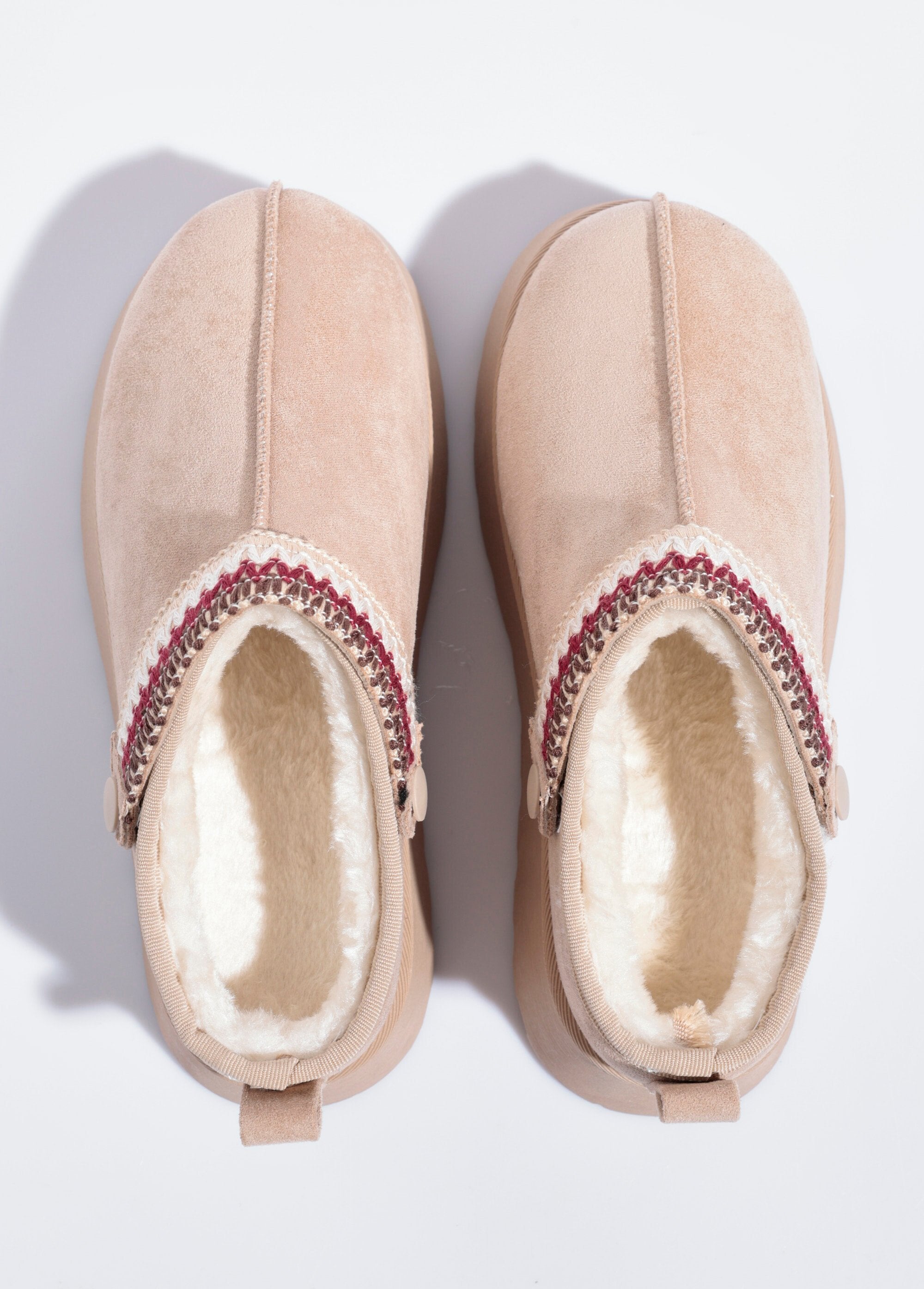 Mulas_de_cunha_forradas_com_pele_e_aba_elegante_Beige_OV1_slim