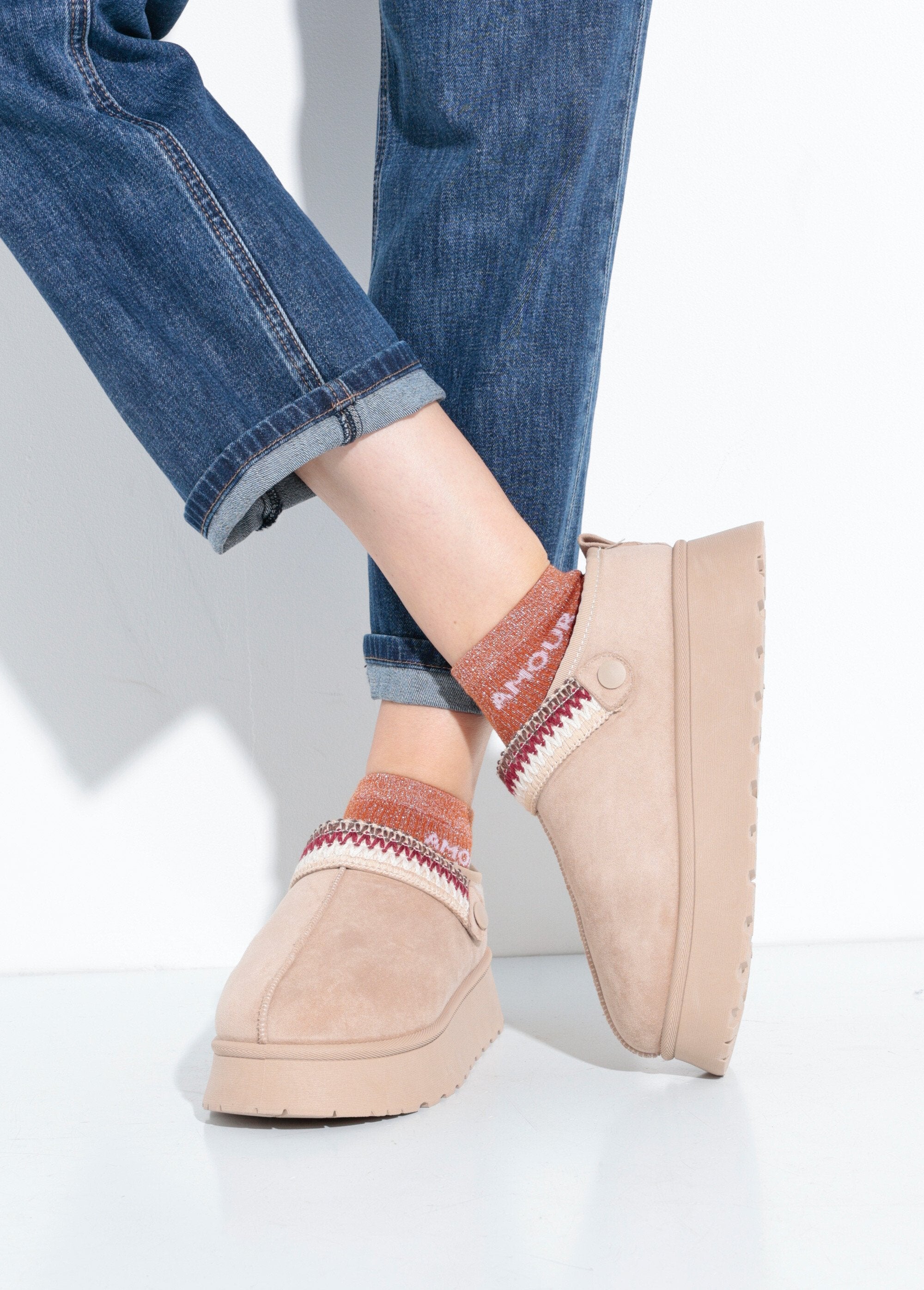 Mulas_de_cunha_forradas_com_pele_e_aba_elegante_Beige_SF1_slim