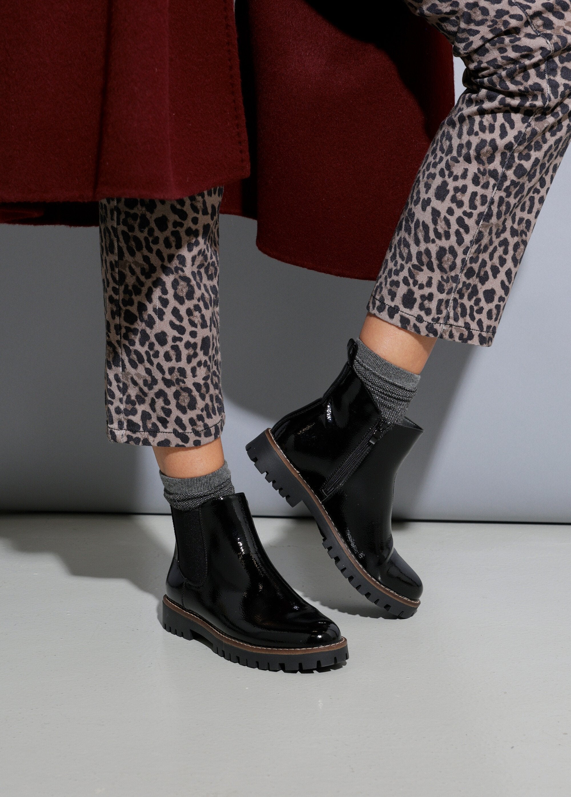 Chelsea_boots_semelle_crantée_largeur_confort_Noir_SF1_slim
