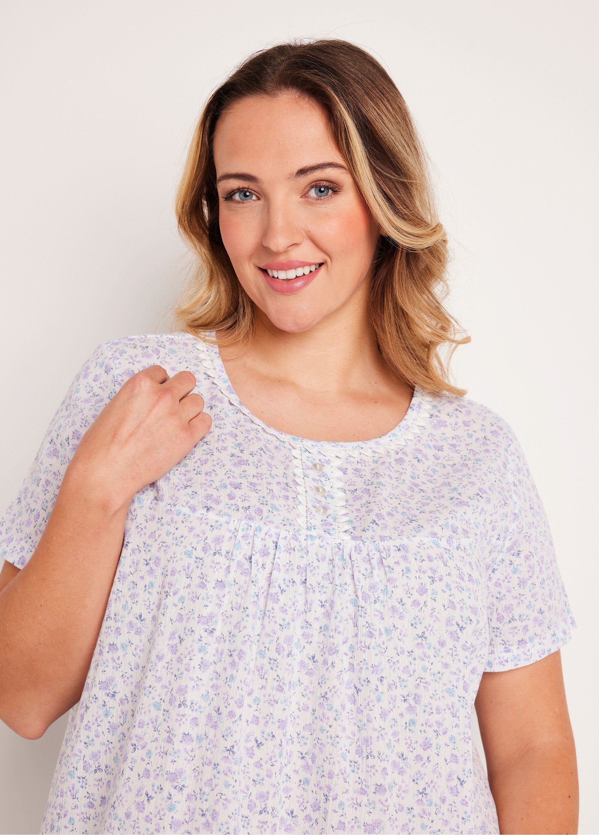 Camisola_chique_floral_guipura_Lilás_e_azul_DE1_curvy