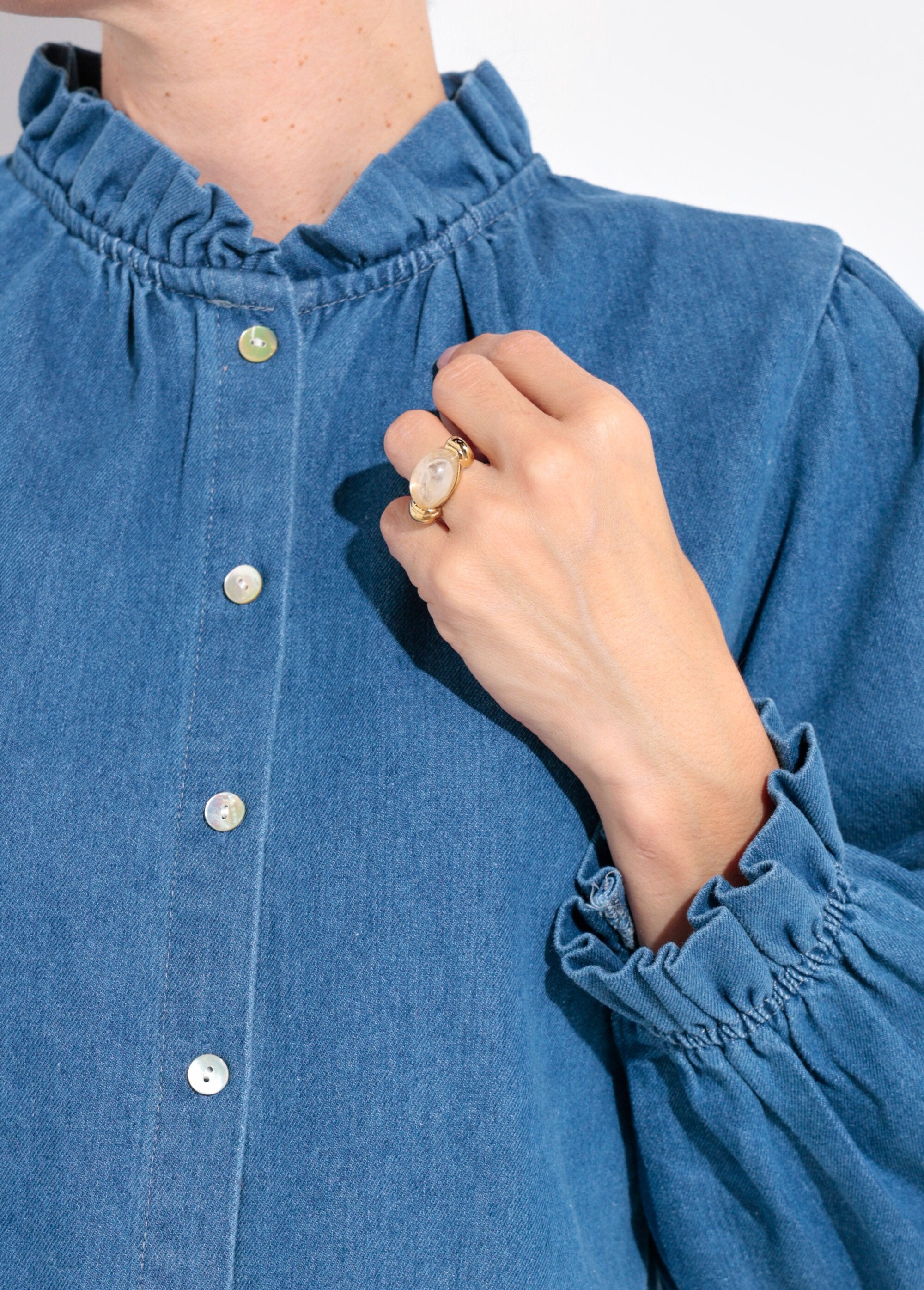 Camisa_jeans_com_botões_e_gola_franzida_Denim_DE2_slim