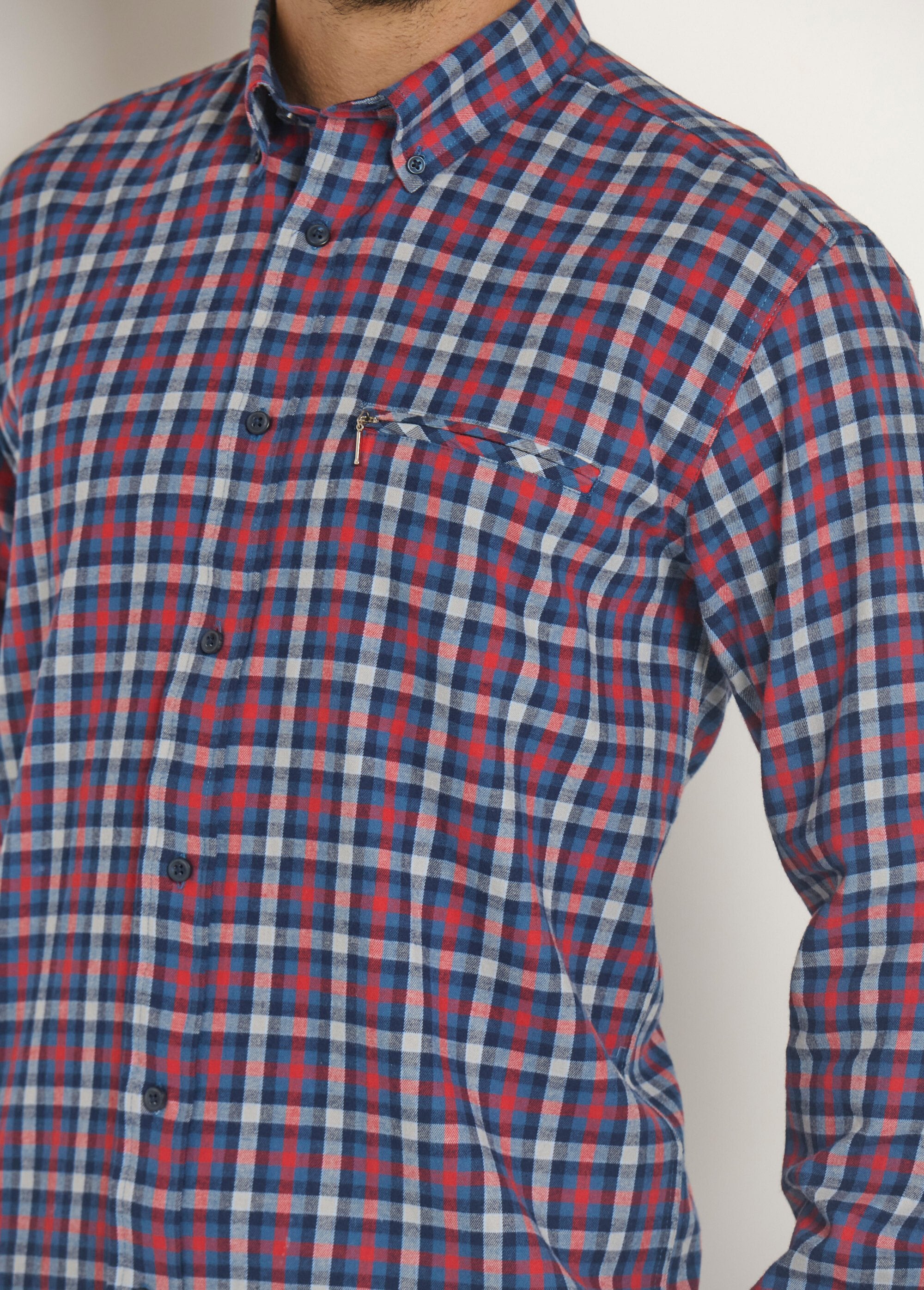 Camisa_de_flanela_com_detalhes_contrastantes,_escura_Carreaux_rouge_DE1_slim