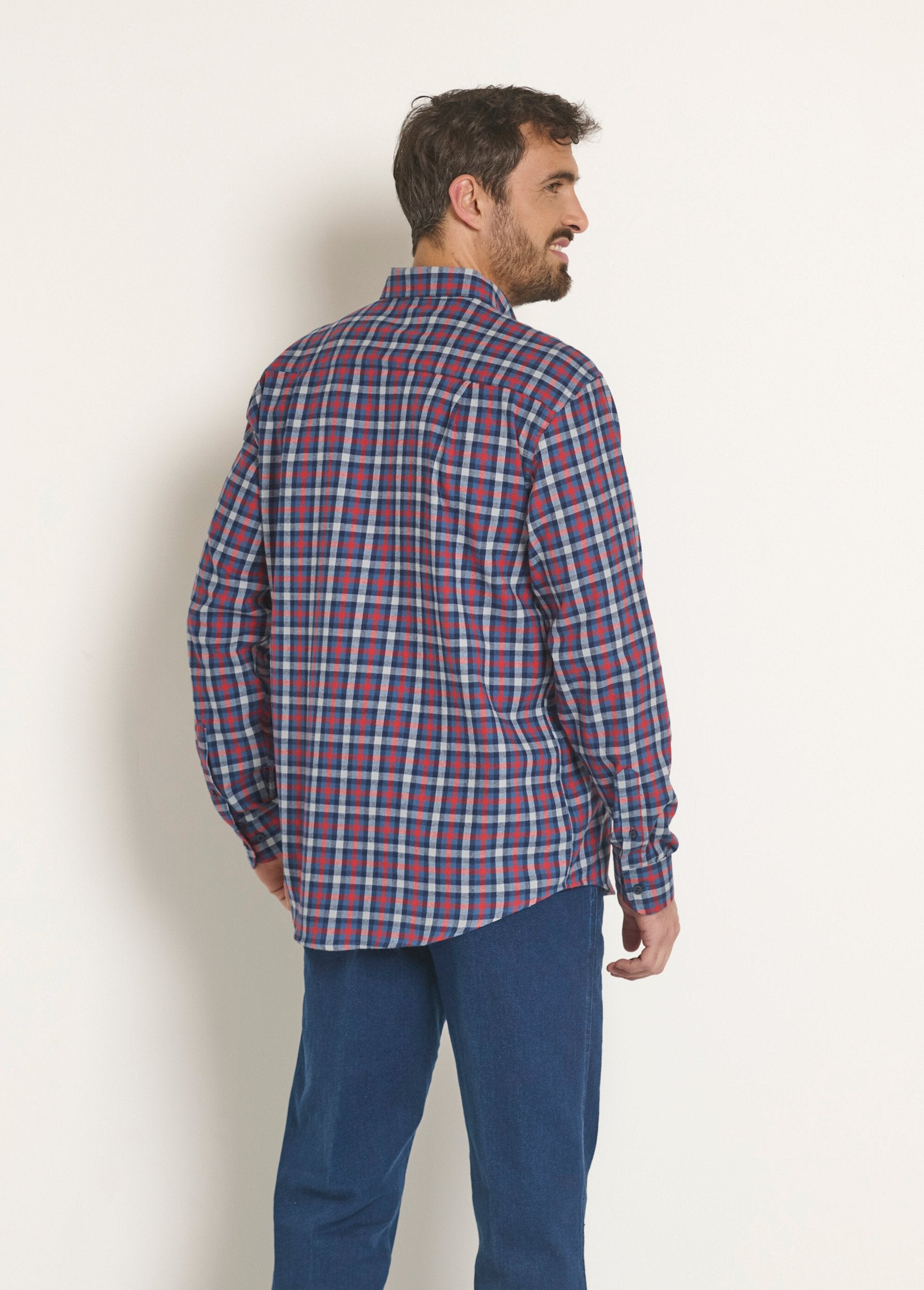 Camisa_de_flanela_com_detalhes_contrastantes,_escura_Carreaux_rouge_DO1_slim