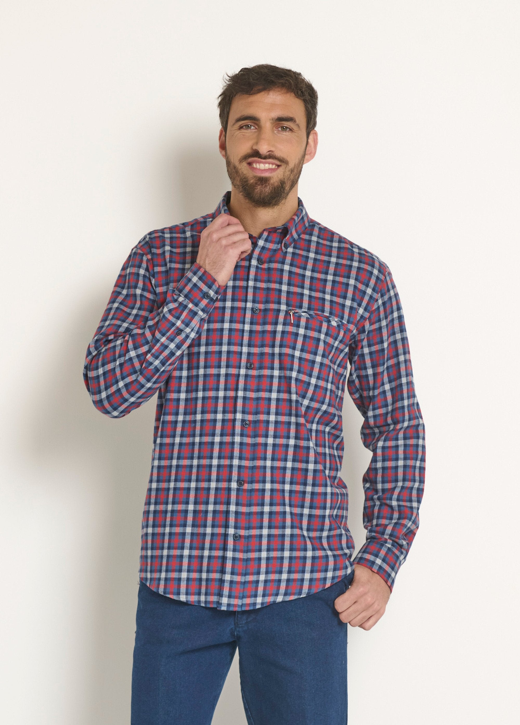 Camisa_de_flanela_com_detalhes_contrastantes,_escura_Carreaux_rouge_FA1_slim