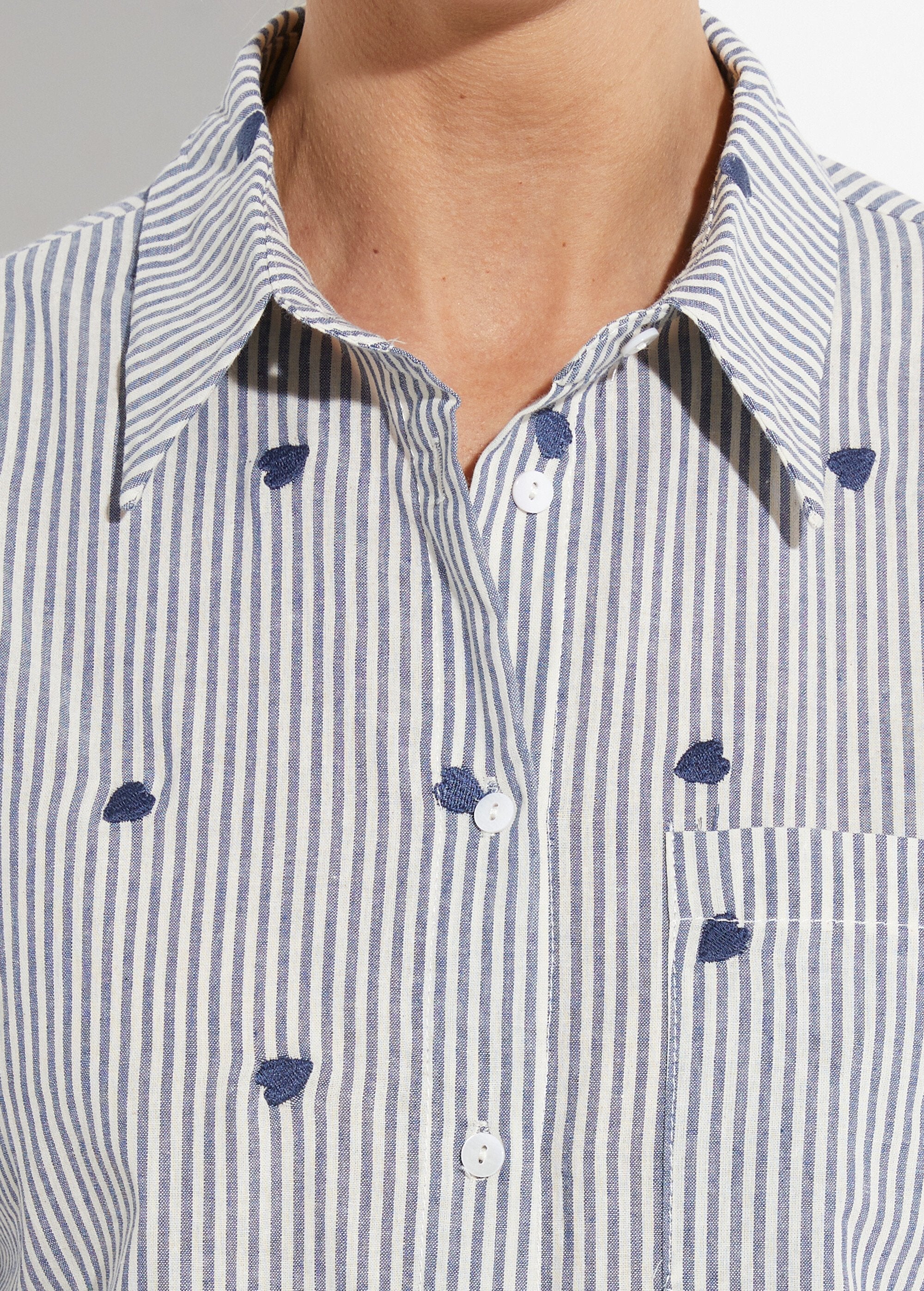 Chemisier_à_rayures_et_broderies_coeurs_Bleu_DE1_slim