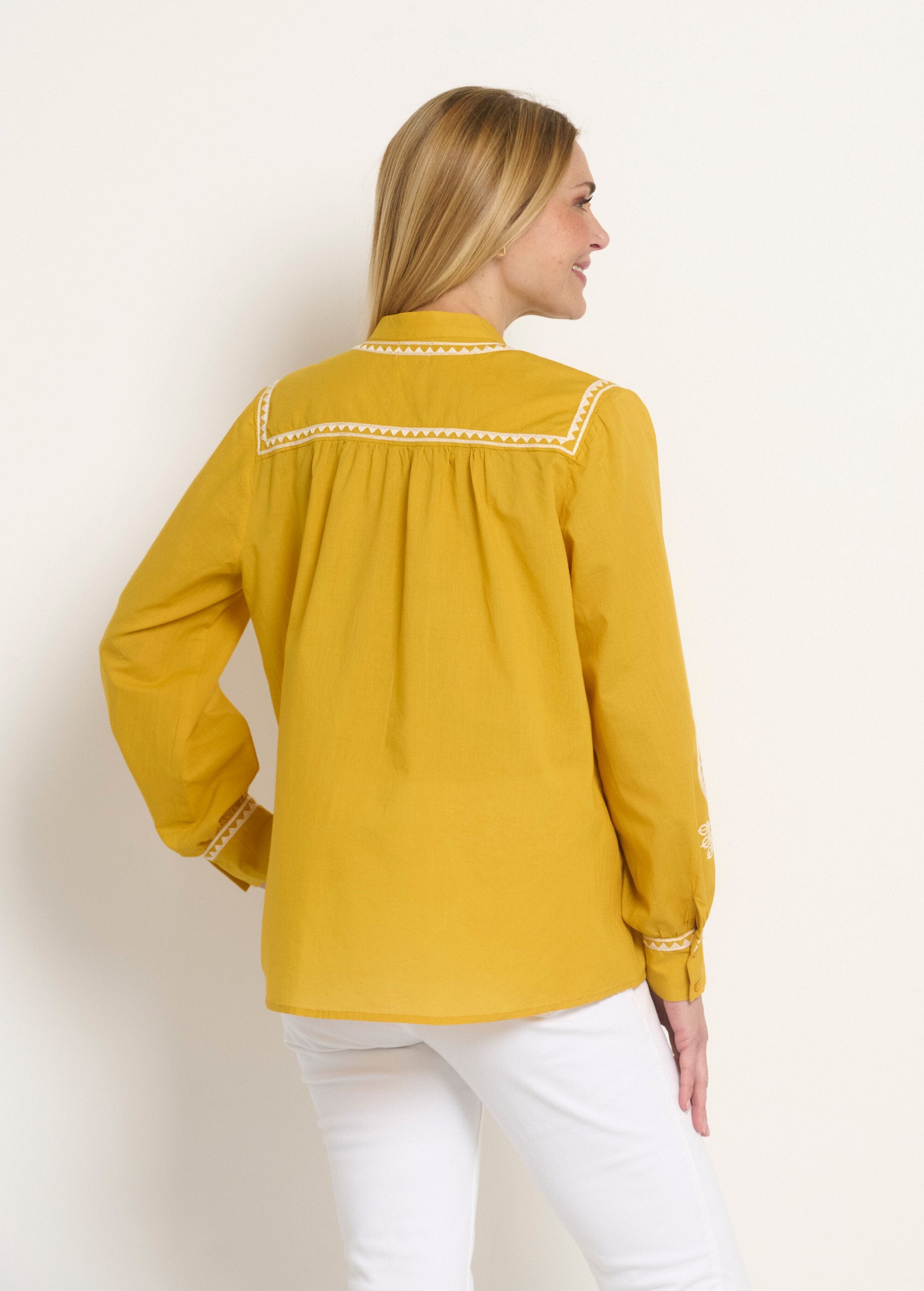 Blusa_solta_com_bordado_contrastante_Miel_DO1_slim