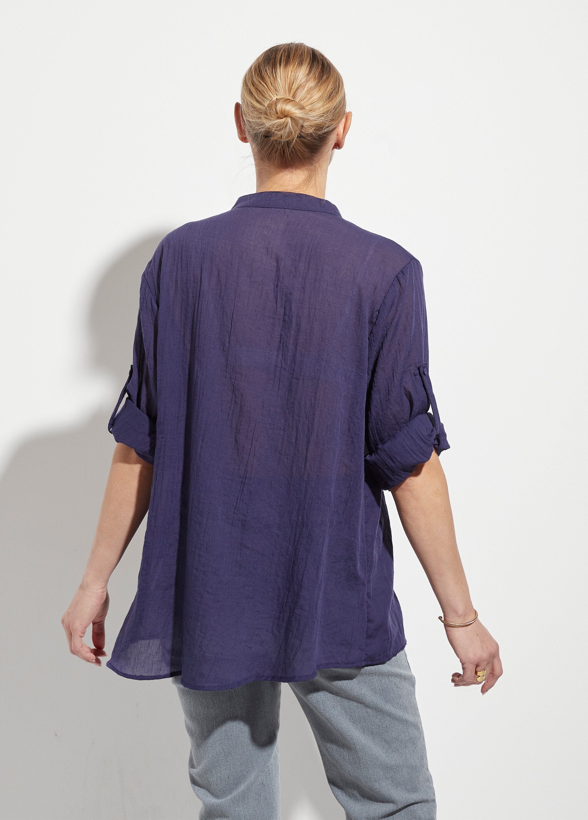 Blusa_folgada_de_voile_de_algodão_com_gola_tunisiana_Marine_DO1_slim