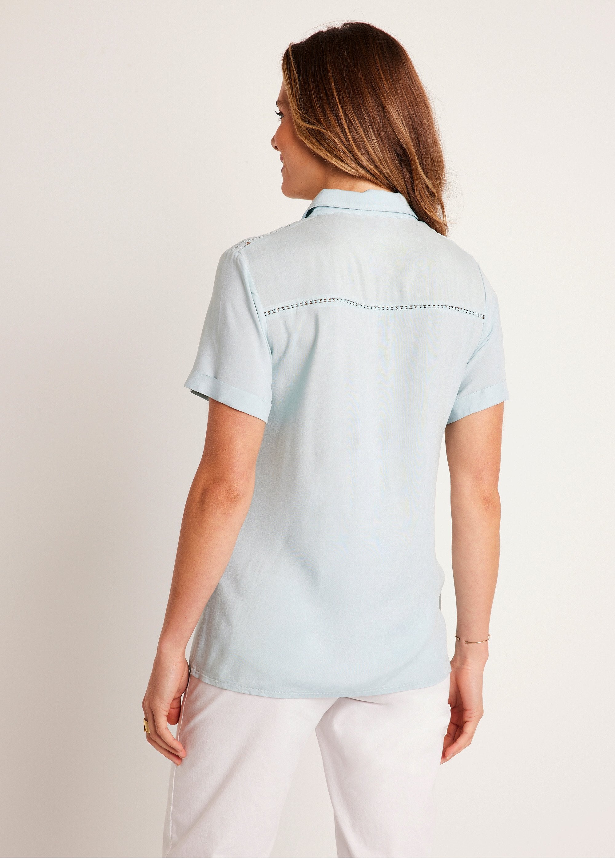 Blusa_com_botões,_rendas_e_bordados_VERDE_DO1_slim