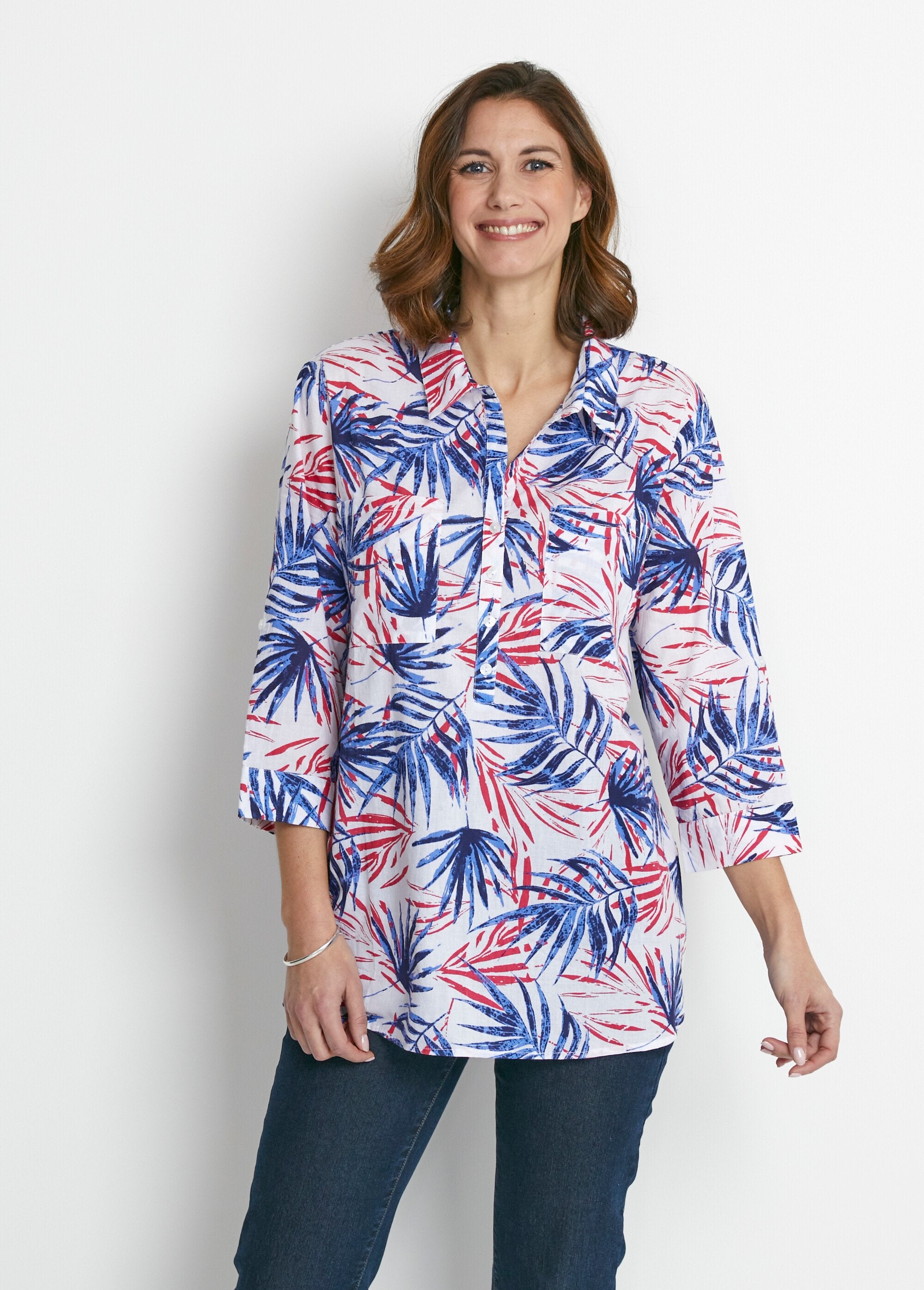 Blusa_longa_estampada_de_algodão_com_botões_Impressão_azul_FA1_slim