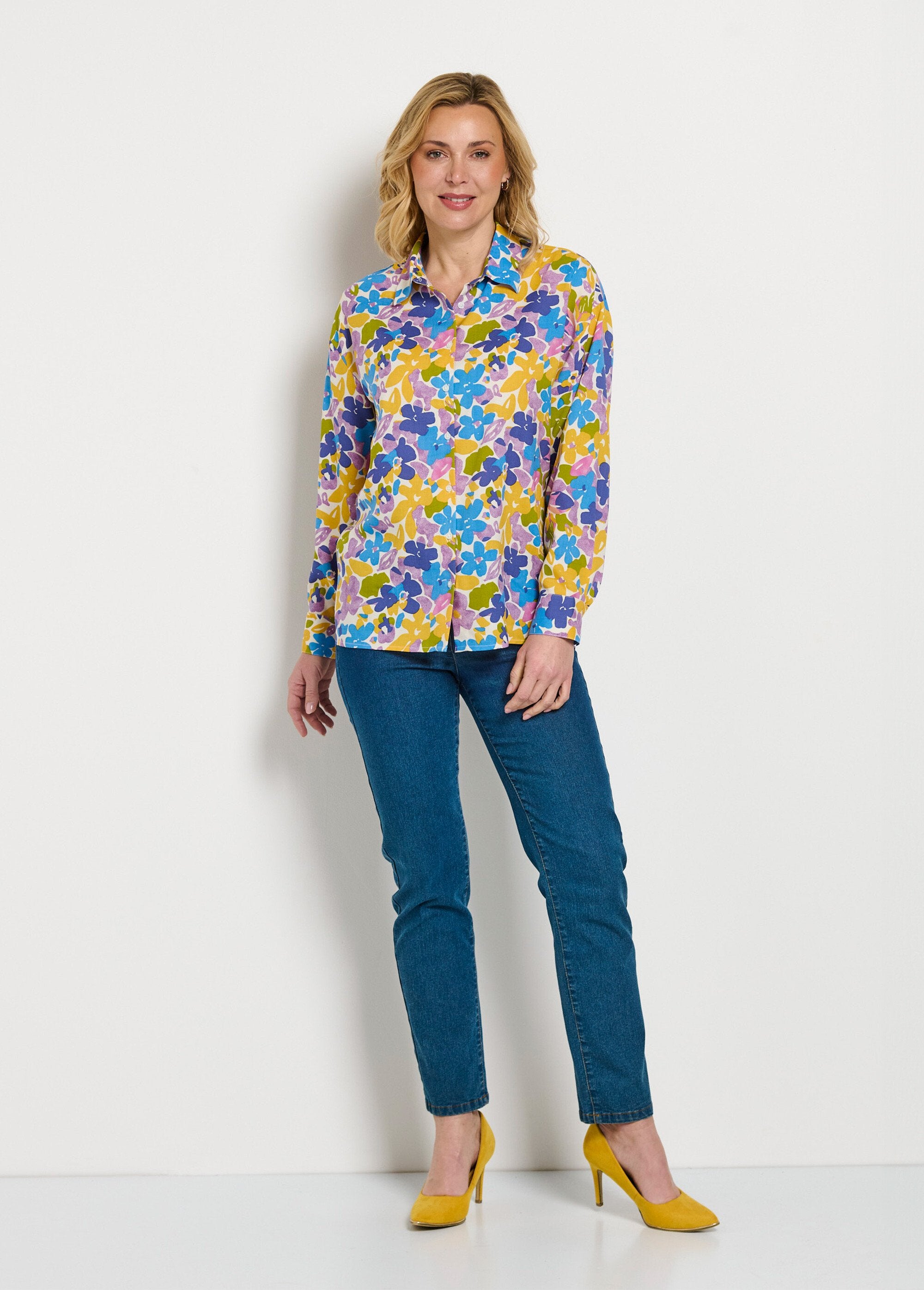 Blusa_longa_e_esvoaçante_com_estampa_floral_e_botões_Multicolore_SF1_slim