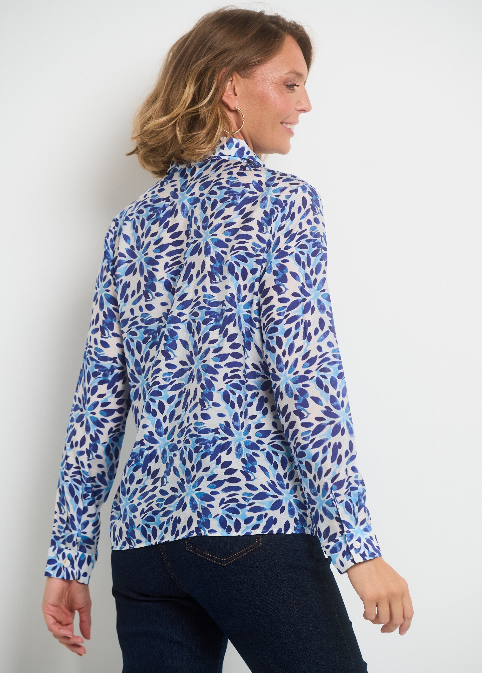 Blusa_leve_com_estampa_floral_Bleu_et_blanc_DO1_slim