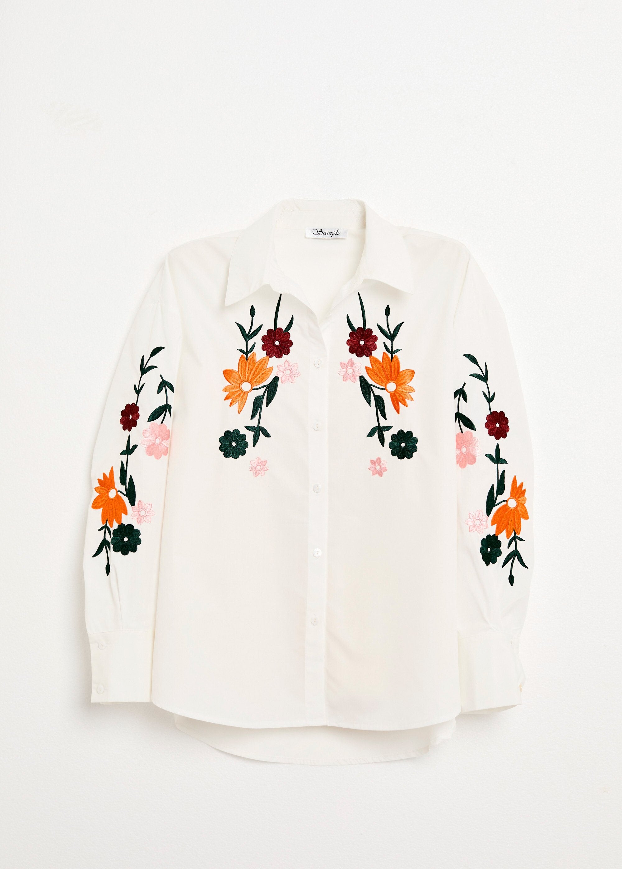 Blusa_longa_de_poliéster_e_algodão_bordada_com_botões_Multicolore_AP1_slim