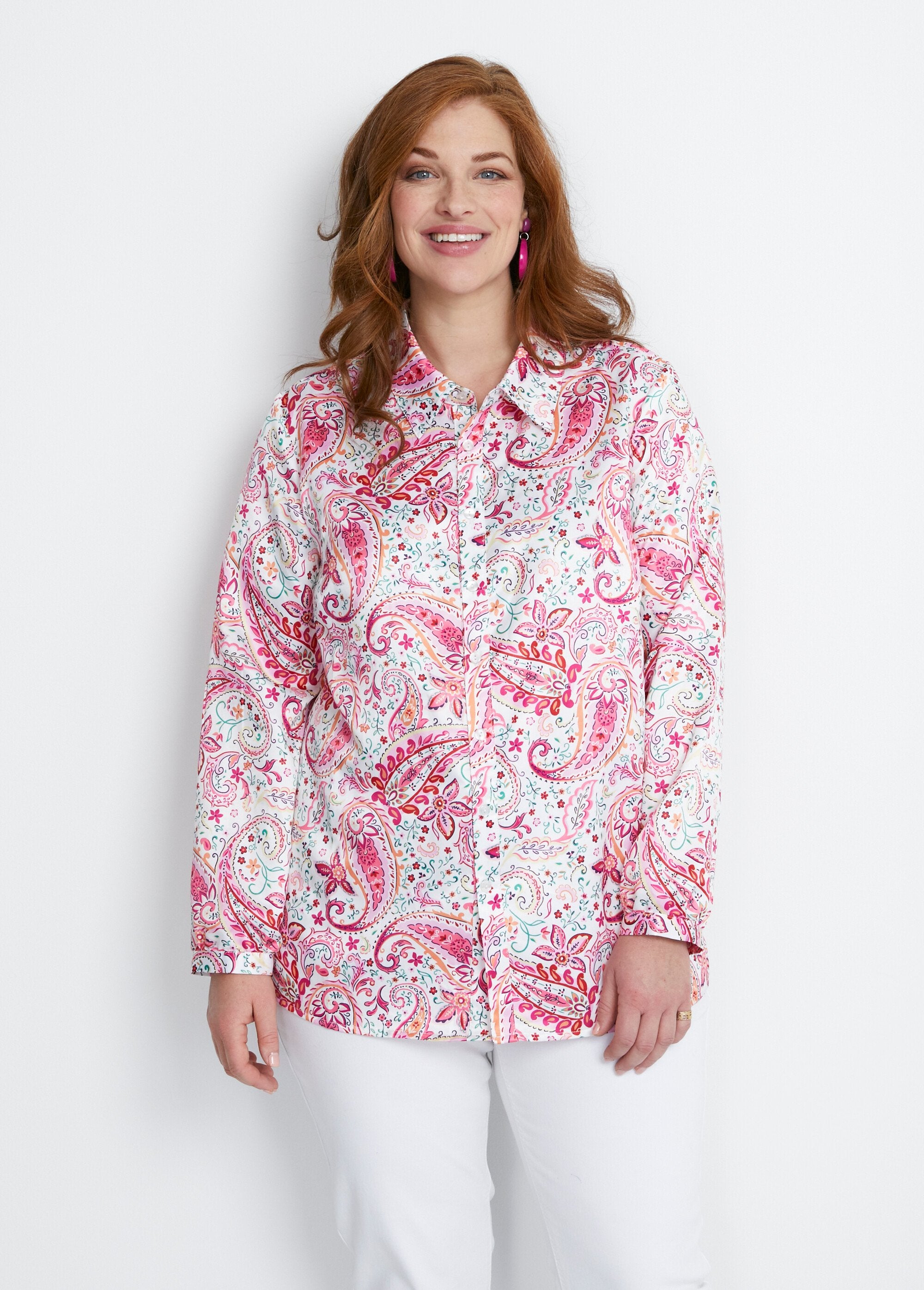 Blusa_comprida_de_cetim_direita_com_botões_Diabrete_Rosa_FA1_curvy