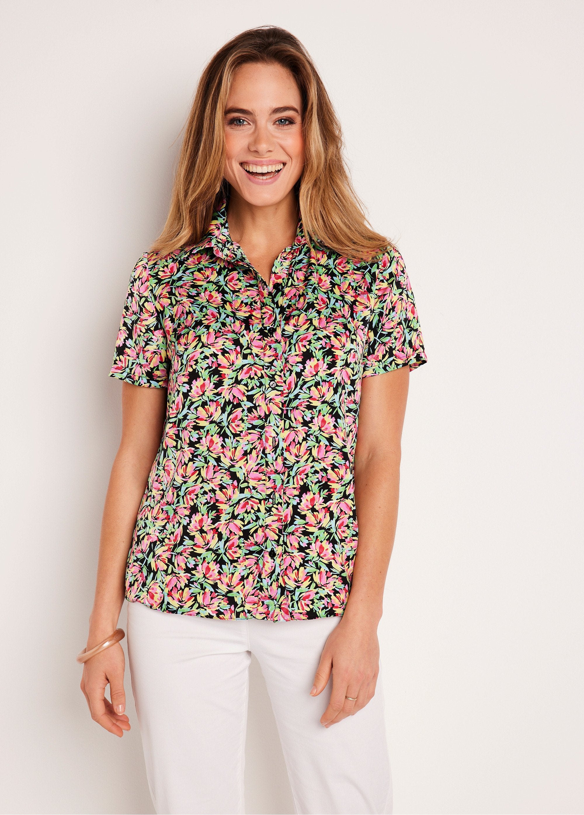 Blusa_manga_curta_em_cetim_floral_Verde_e_rosa_FA1_slim