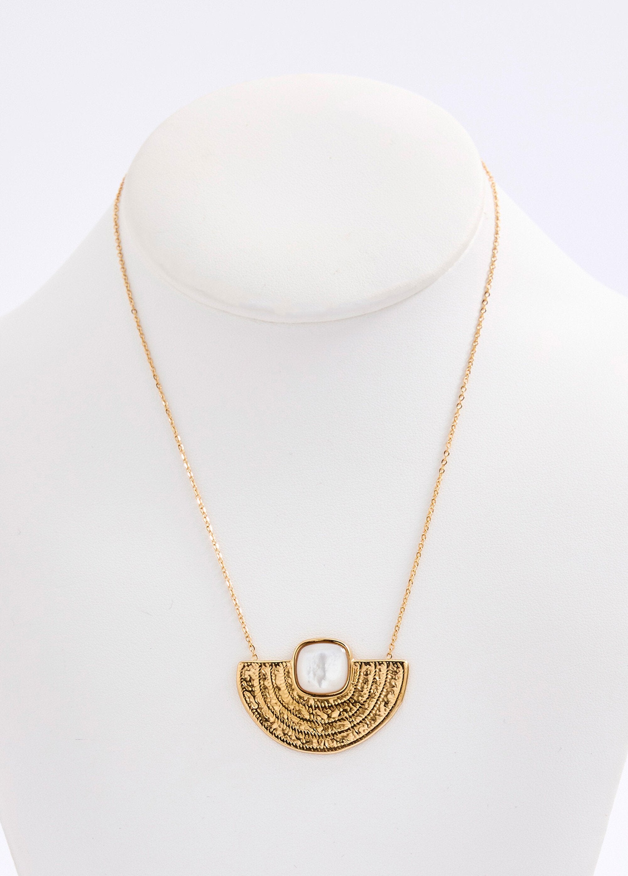 Colar_com_pingente_em_aço_inoxidável_banhado_a_ouro_e_madrepérola_Dore_et_blanc_FA1_slim
