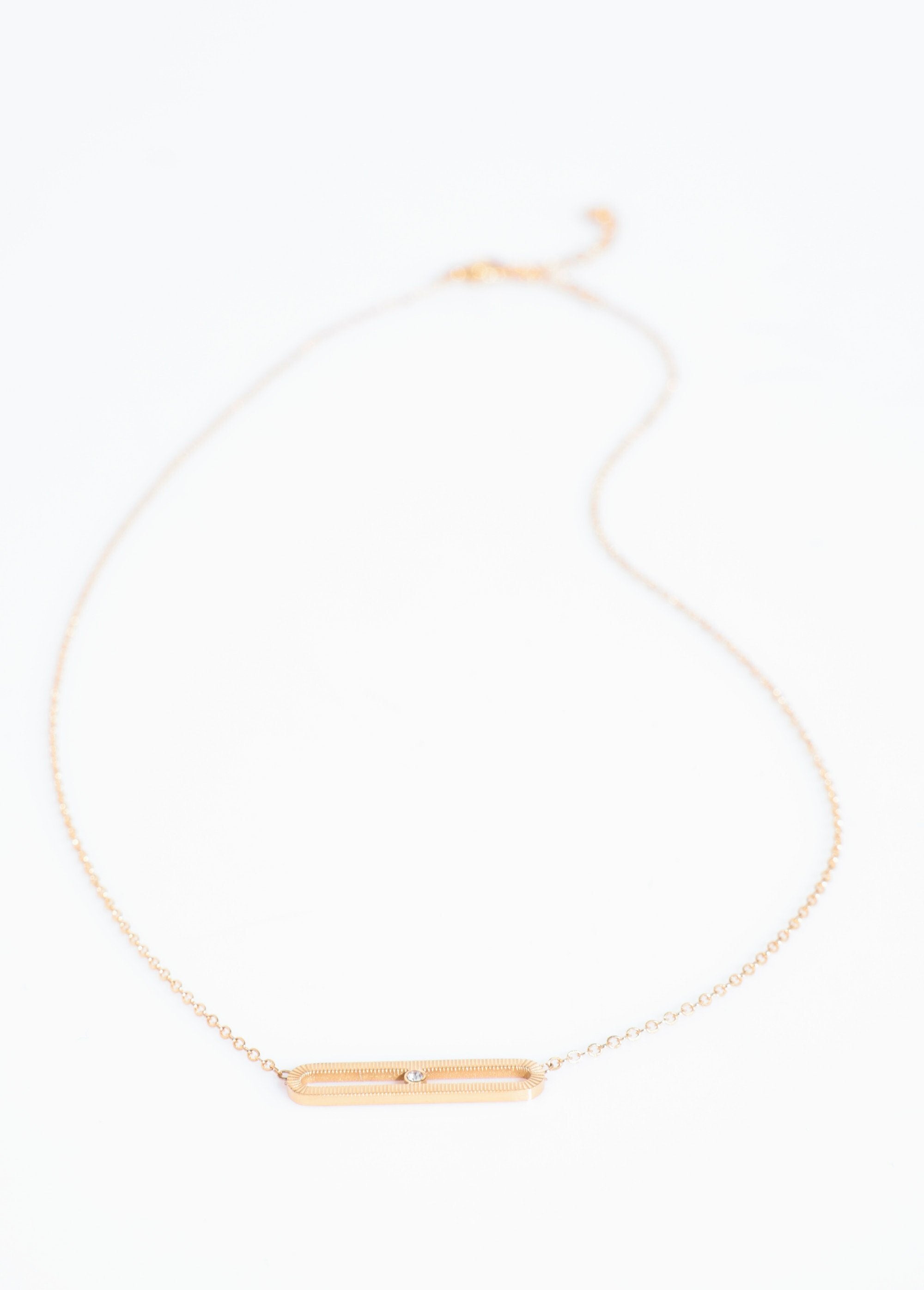 Colar_com_pingente_de_barra_de_zircônia_Dore_DE1_slim