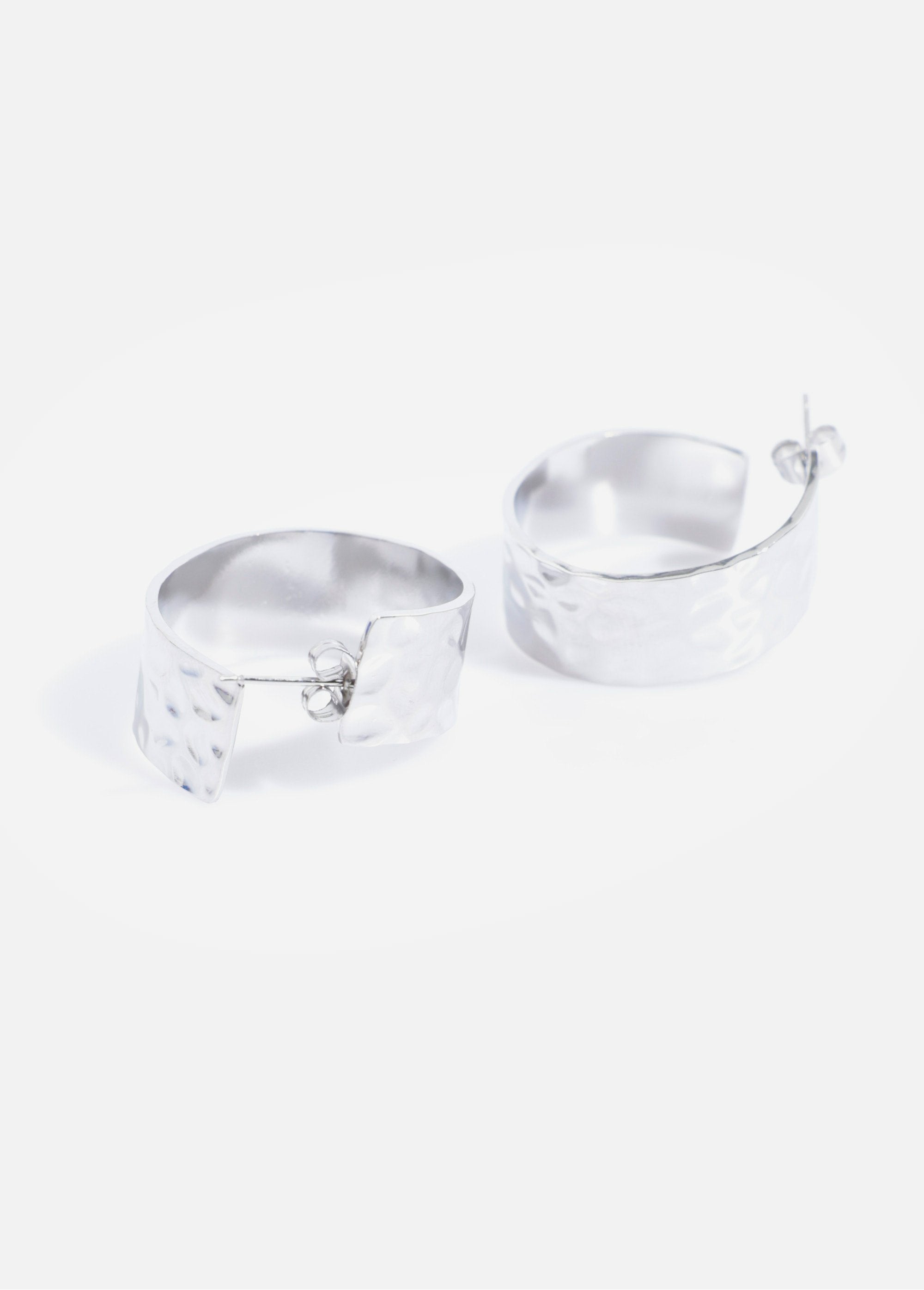 Brincos_grandes_de_argola_de_aço_inoxidável_martelado_Argente_DE2_slim