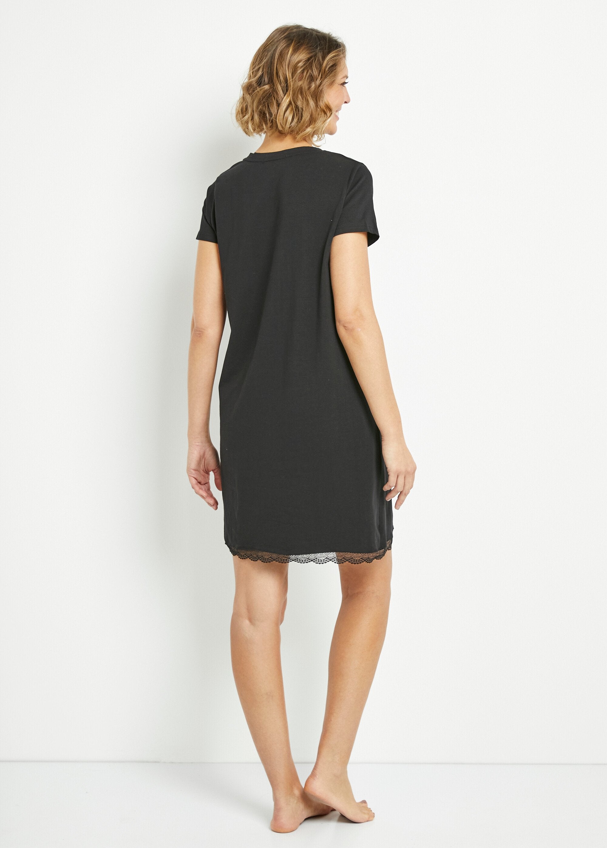 Camisola_de_manga_curta_e_renda_Noir_DO1_slim