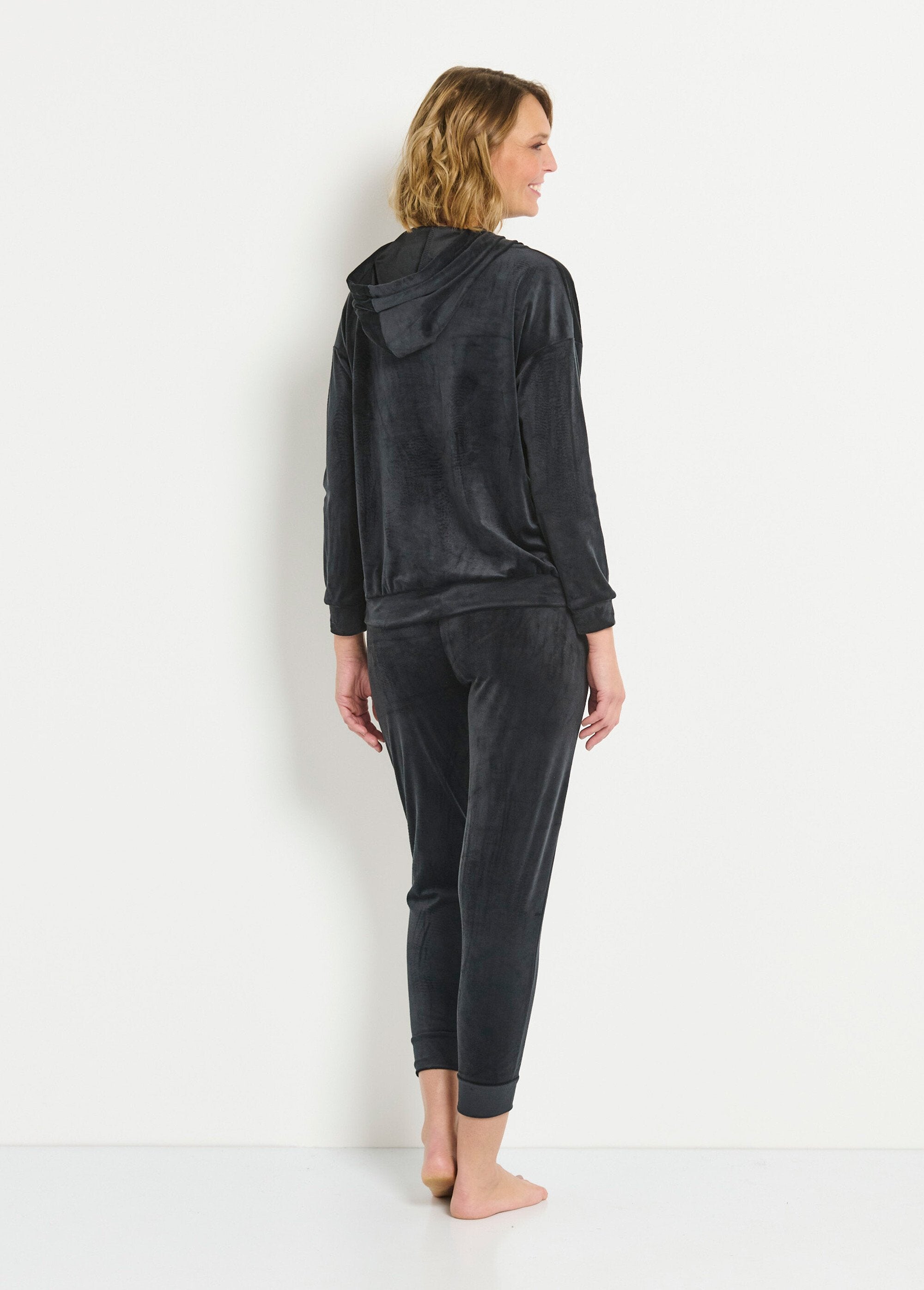 Pijama_de_veludo_com_capuz_Noir_DO1_slim