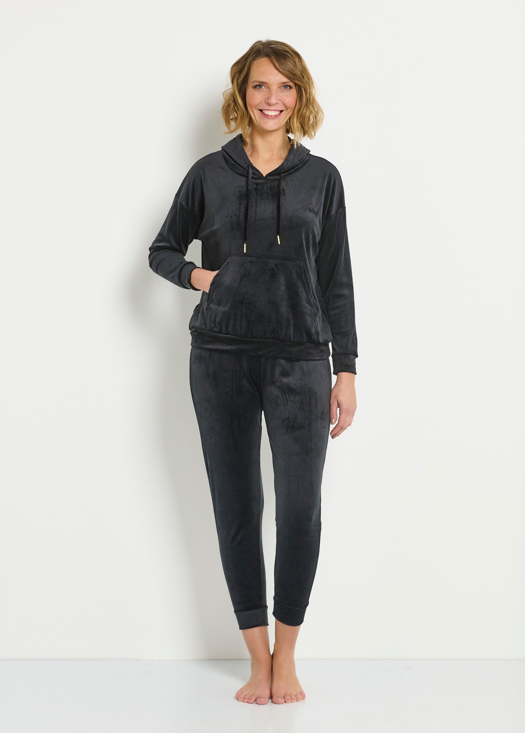 Pijama_de_veludo_com_capuz_Noir_FA1_slim