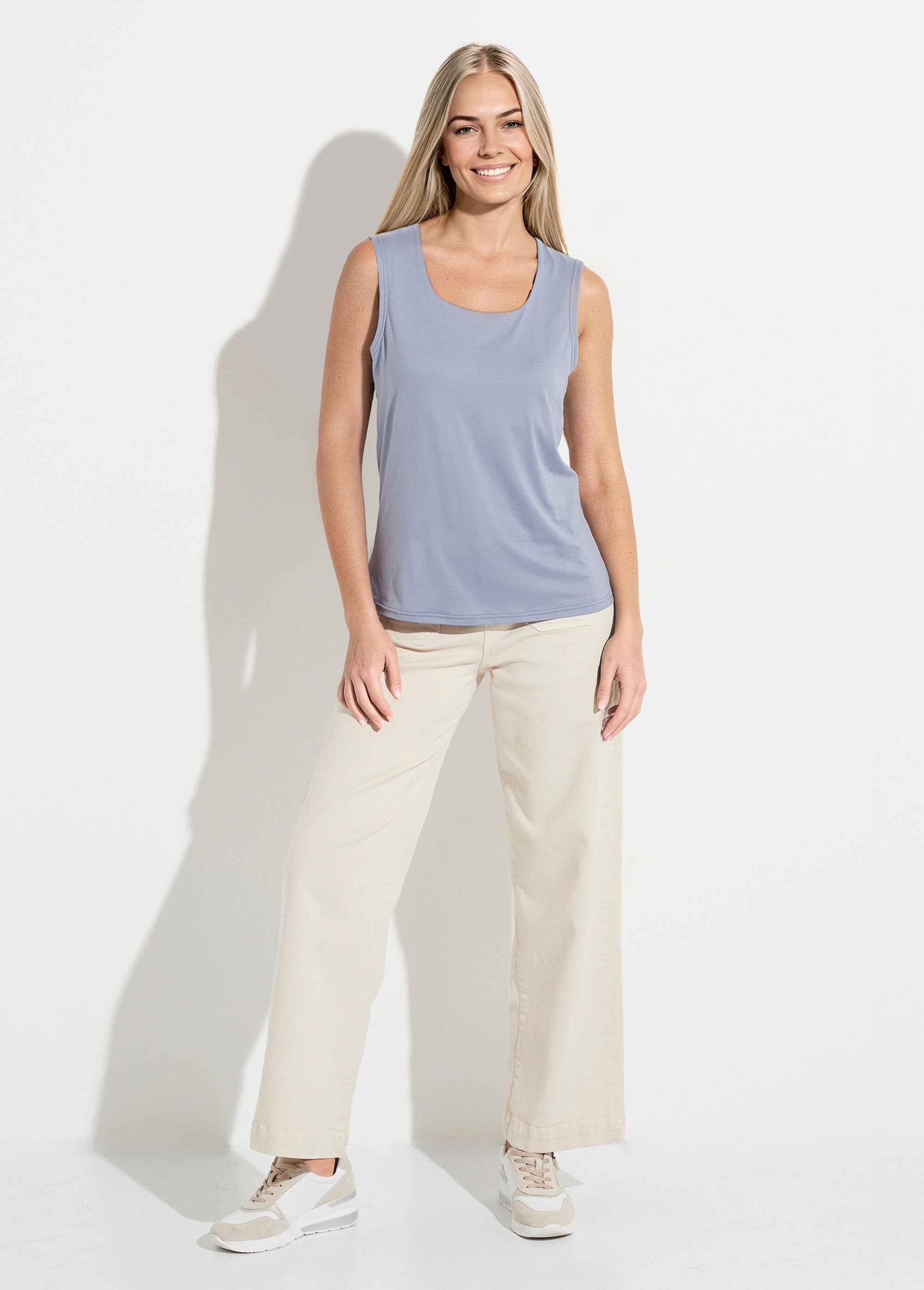 Débardeur_col_danseuse_larges_bretelles_Indigo_SF1_slim