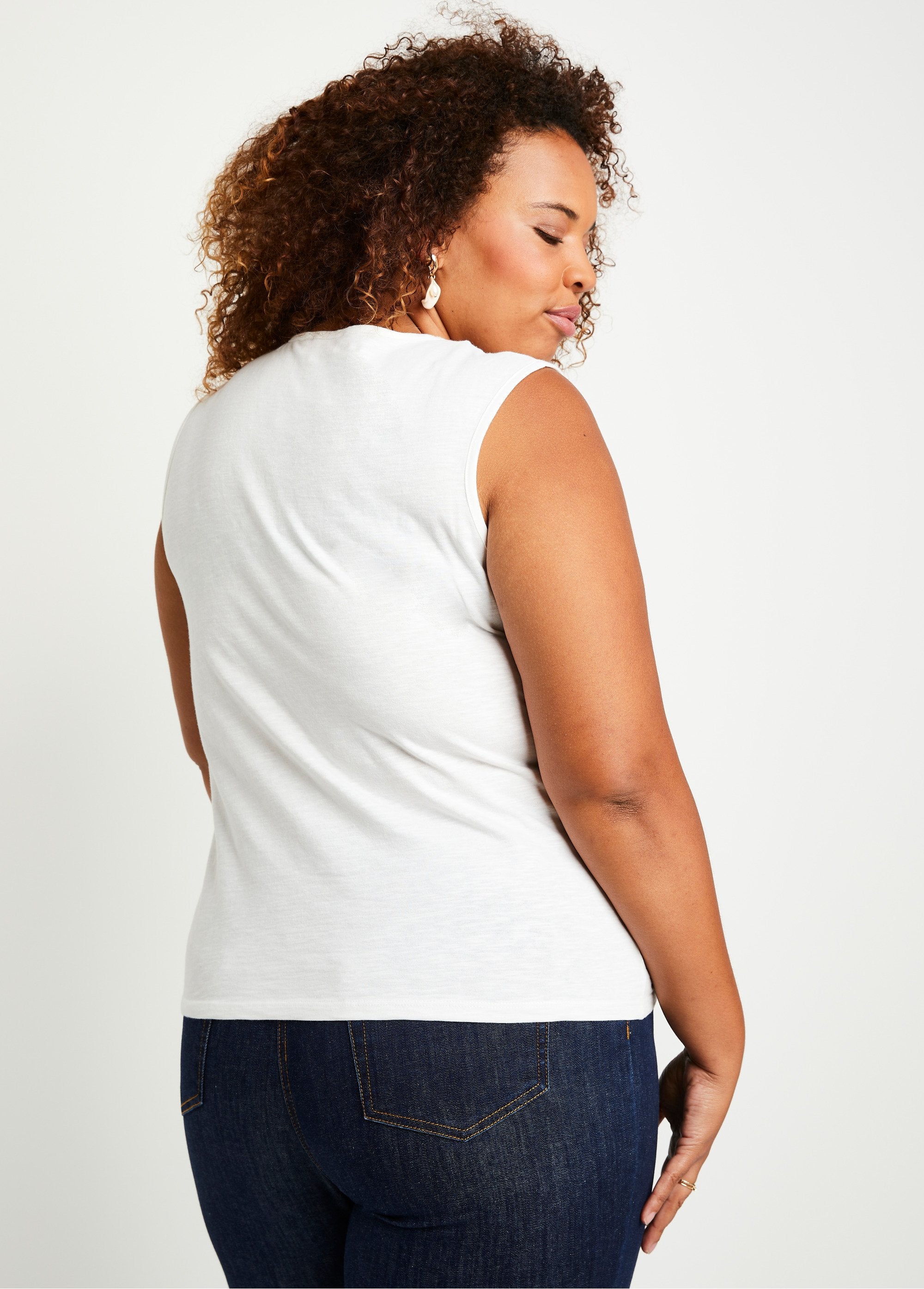 T-shirt_de_algodão_e_macramé_BRANCO_DO1_curvy