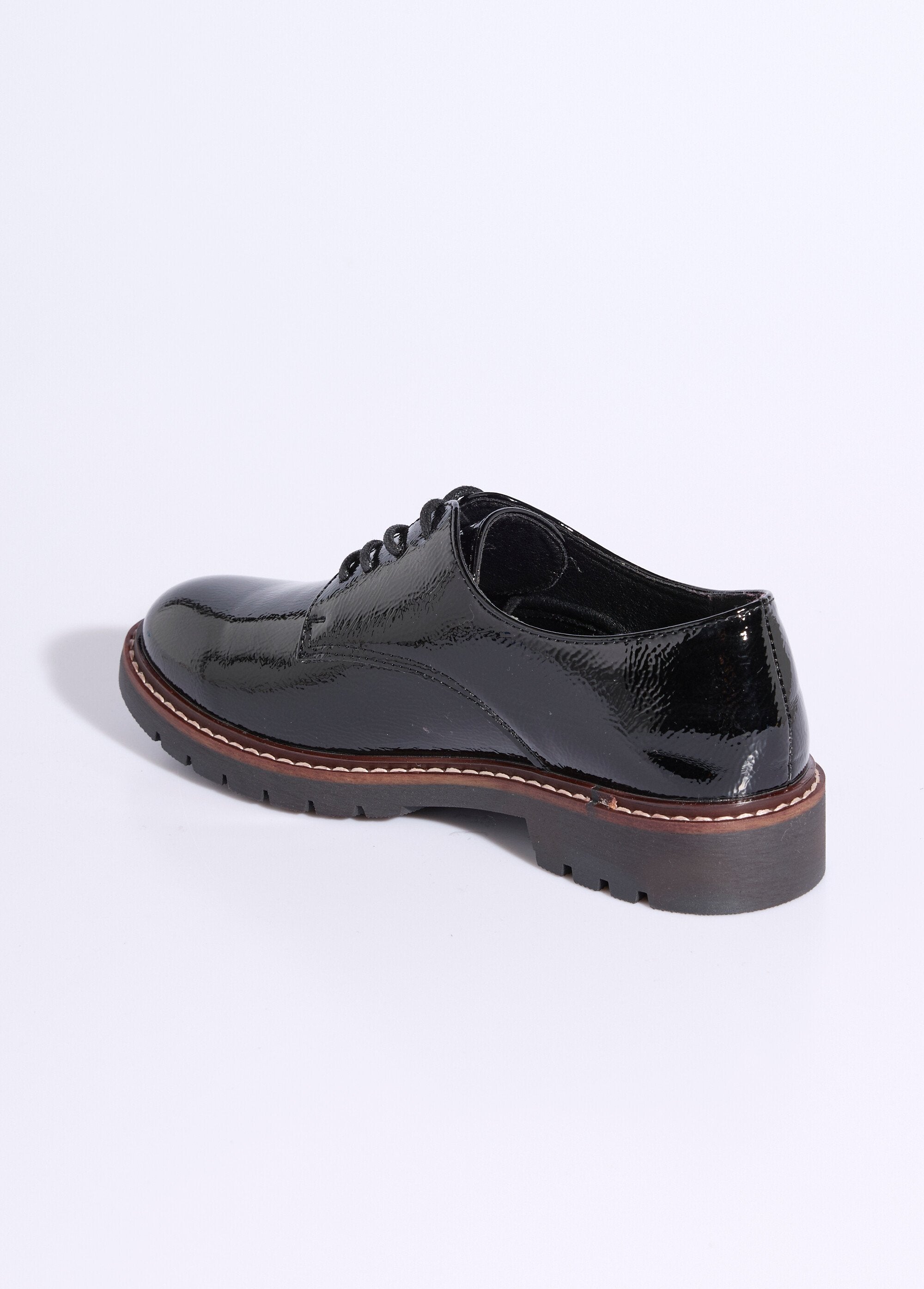 Derbies_com_atacadores_em_verniz_na_moda_Noir_DO1_slim