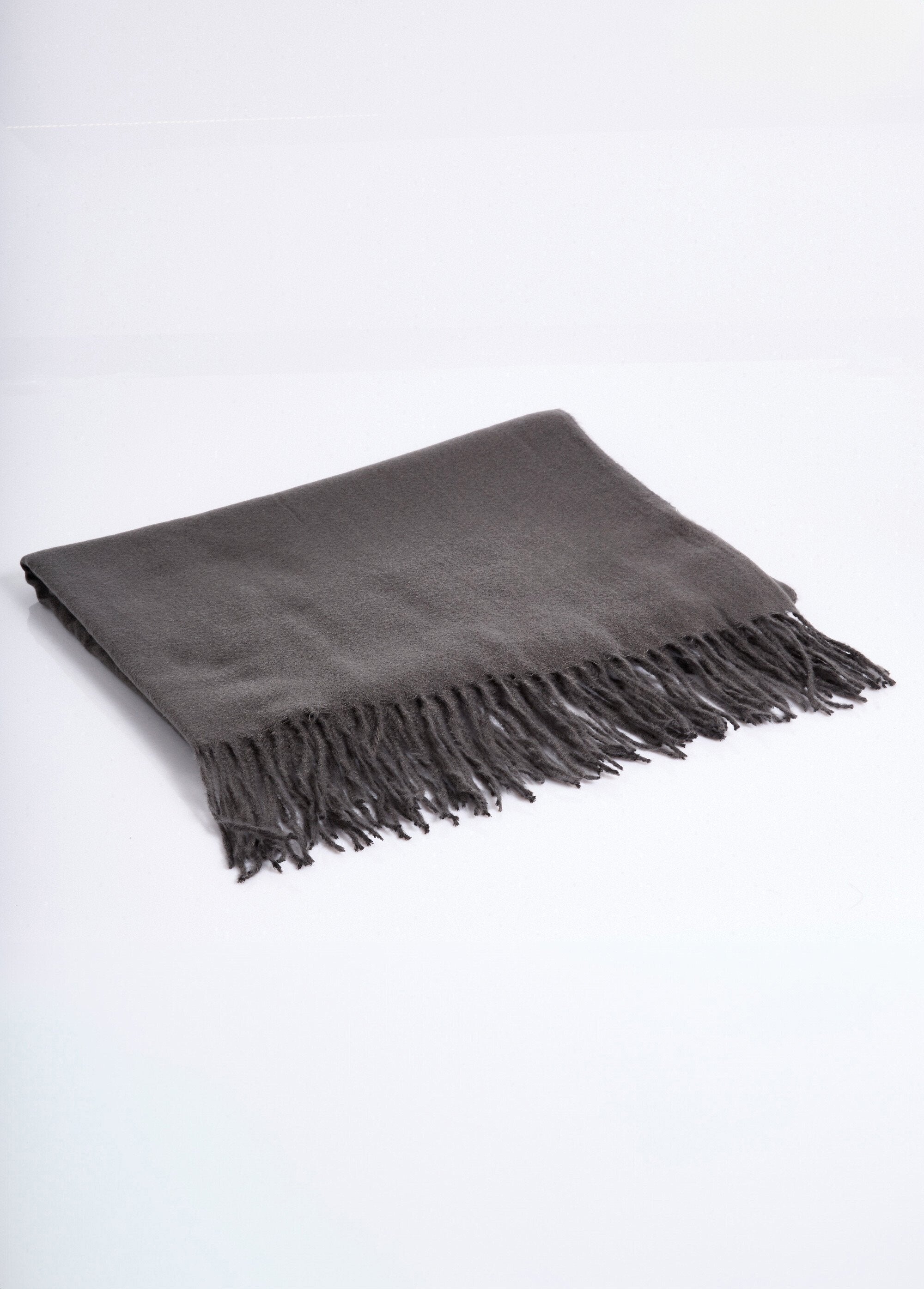 Echarpe_à_franges_douce_et_chaude_Gris_fonce_FA1_slim