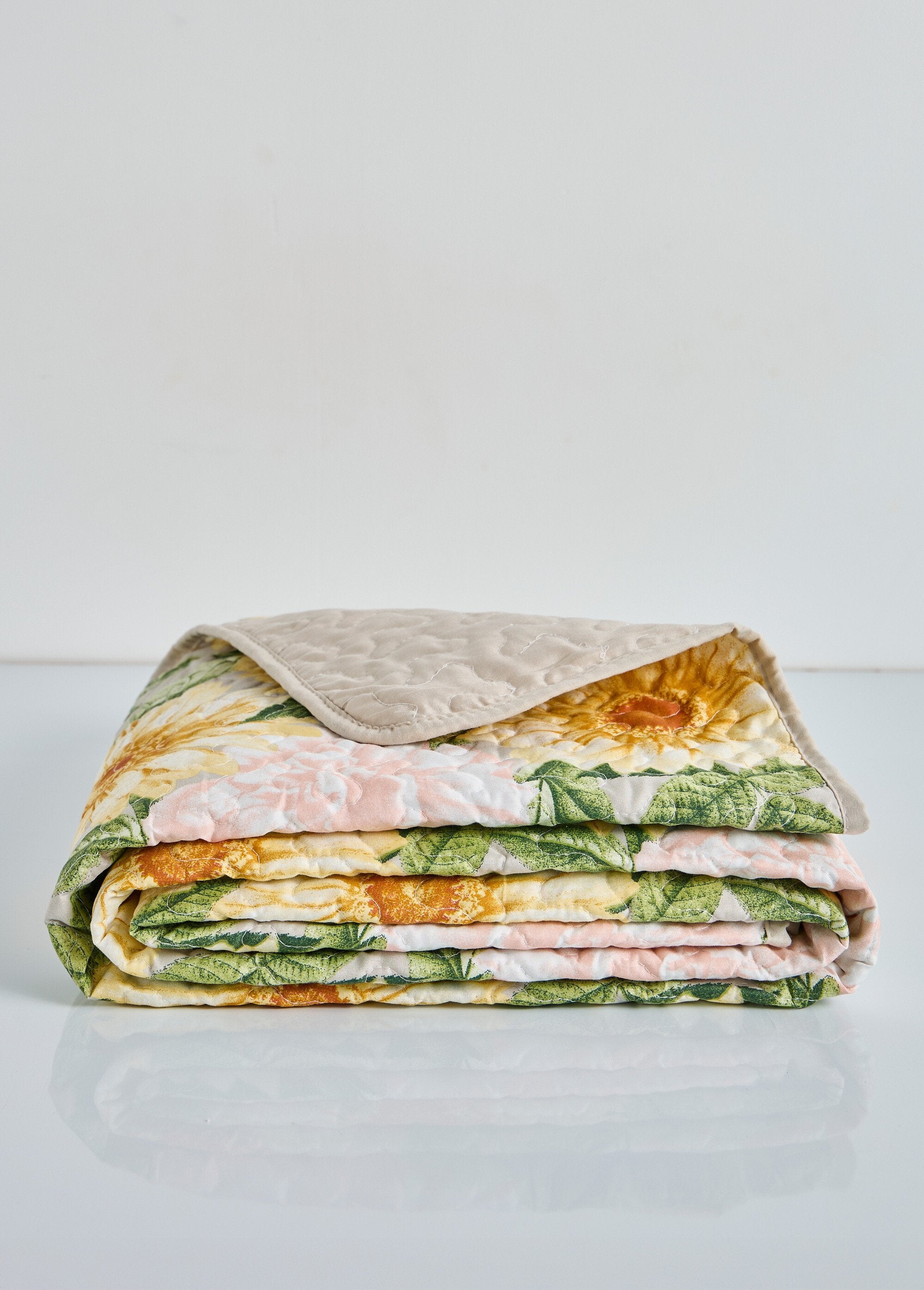 Ensemble_couvre-lit_220x200cm_+_2_taies_50x70cm_Fleurs_jaune_FA1_slim