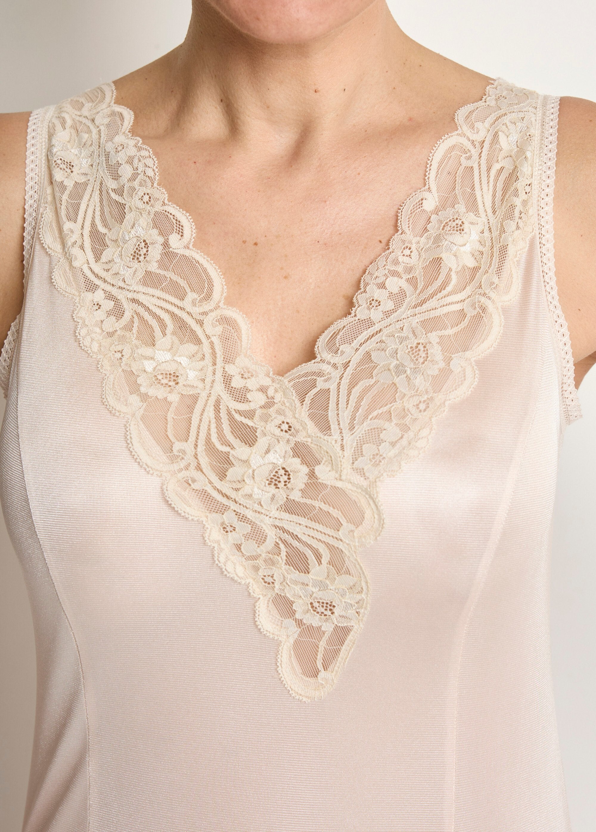 Base_anti-estática_para_vestido_de_renda_Calais_Rose_DE1_slim