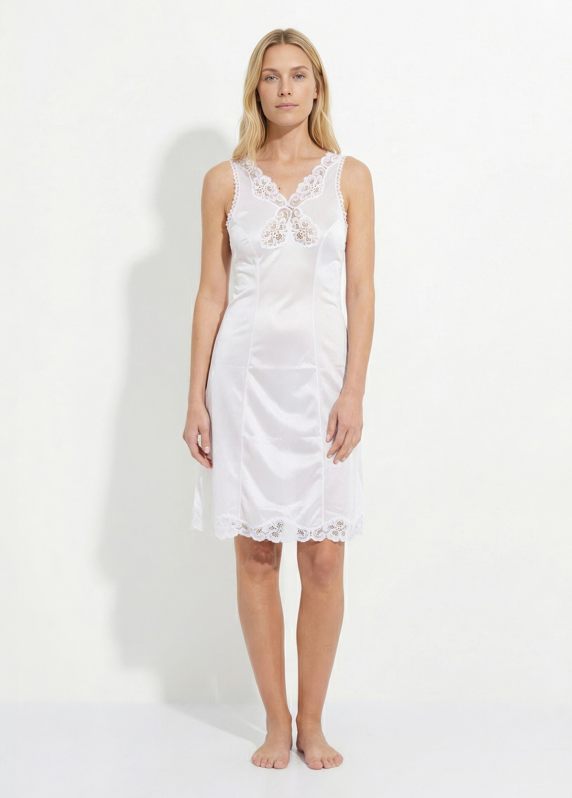 Vestido_deslizante_em_malha_de_cetim_100_cm_Madrepérola_FA1_slim