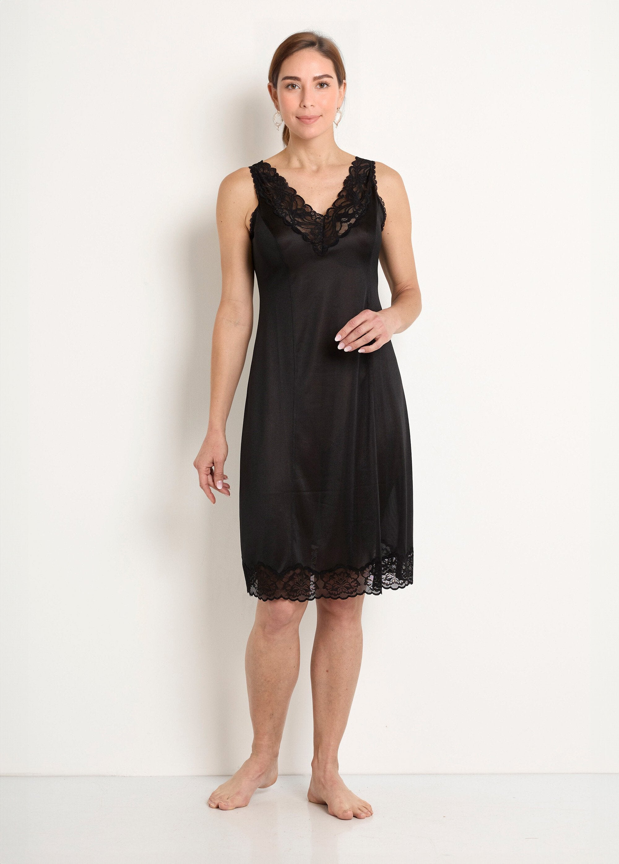 Fond_de_robe_satiné_antistatique_et_dentelle_Noir_FA1_slim