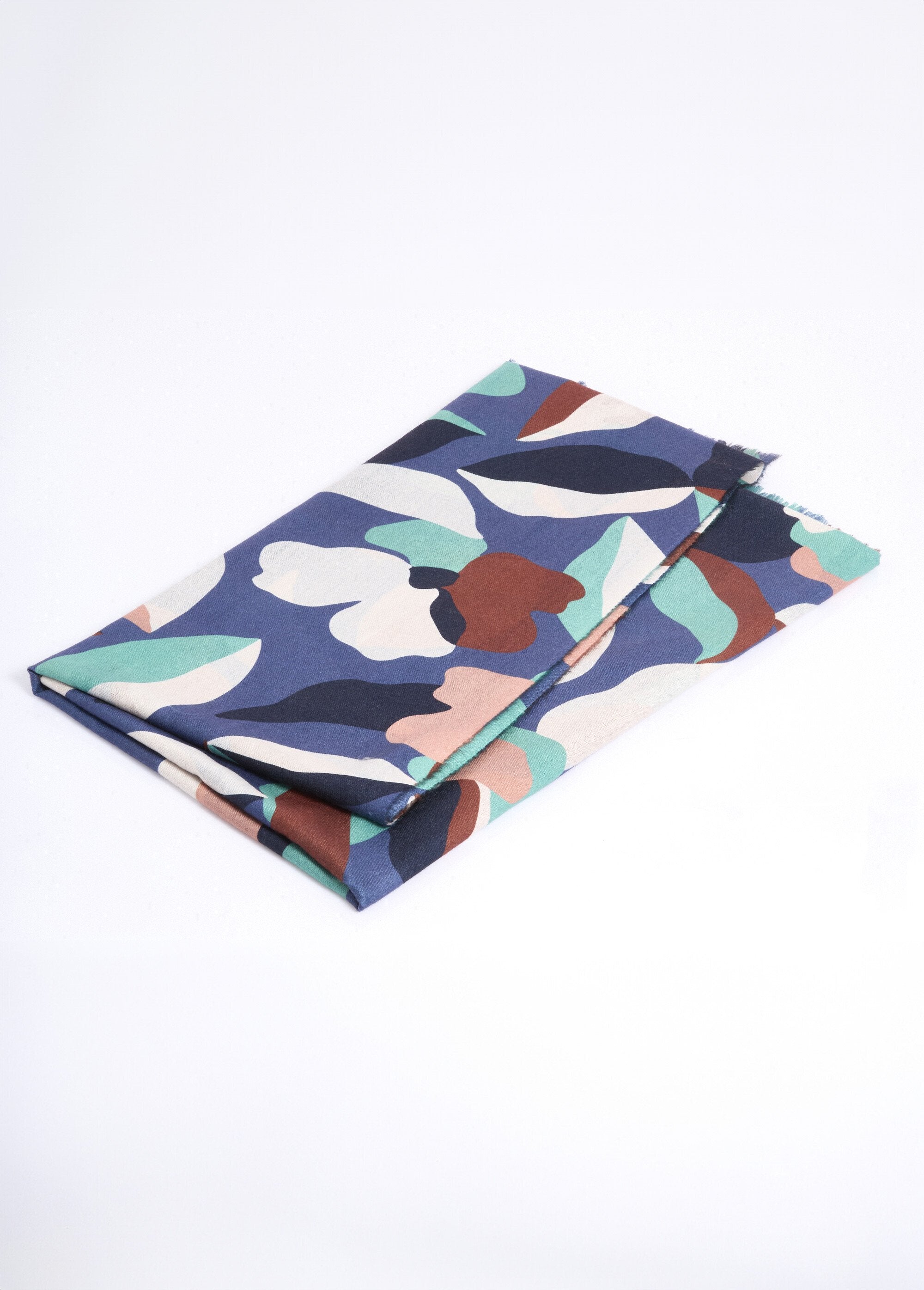 Foulard_imprimé_fleuri_graphique_Bleu_DE1_slim
