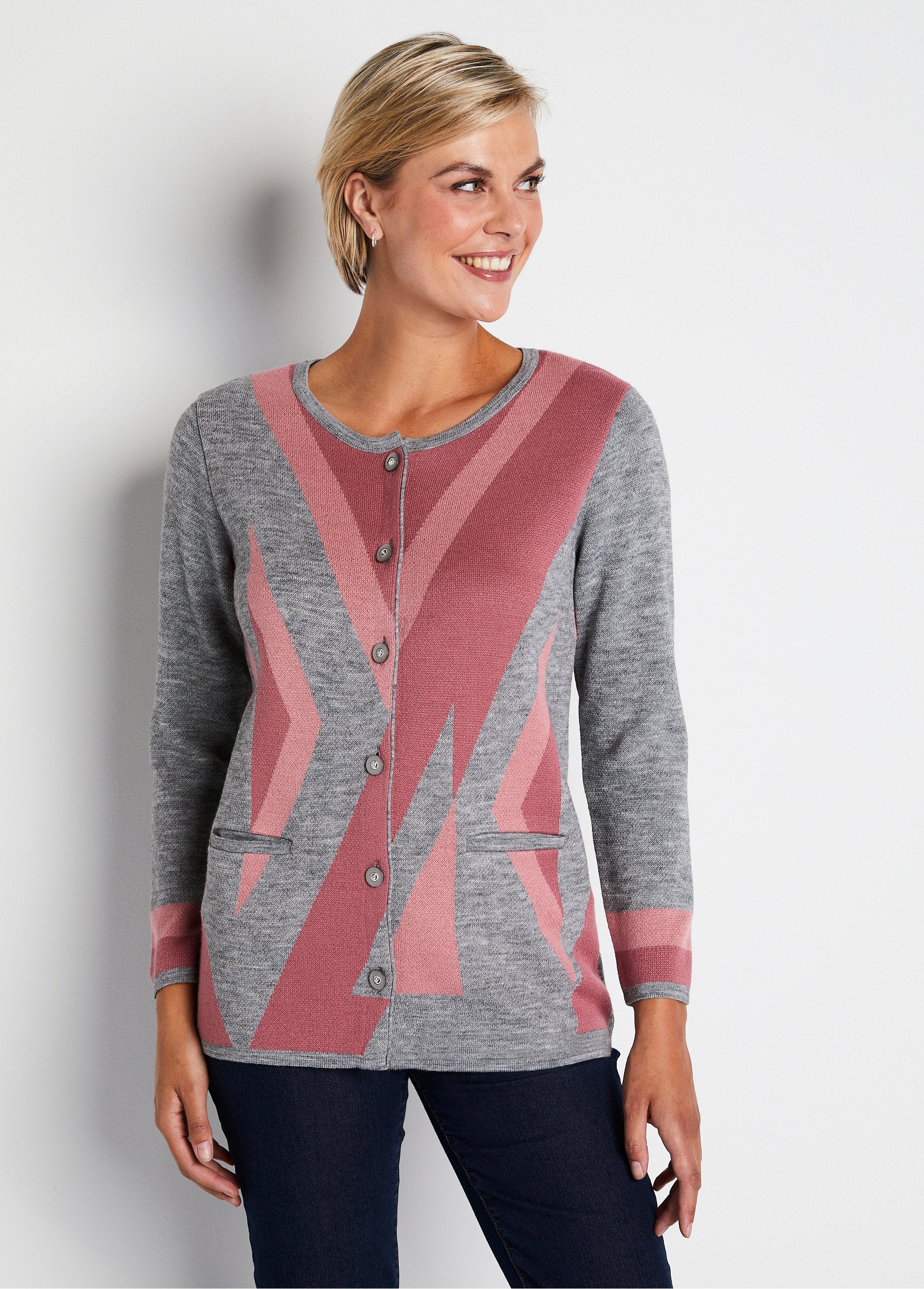 Cardigan_de_lã_com_botões_e_jacquard_de_comprimento_médio_Cinza_e_rosa_FA1_slim