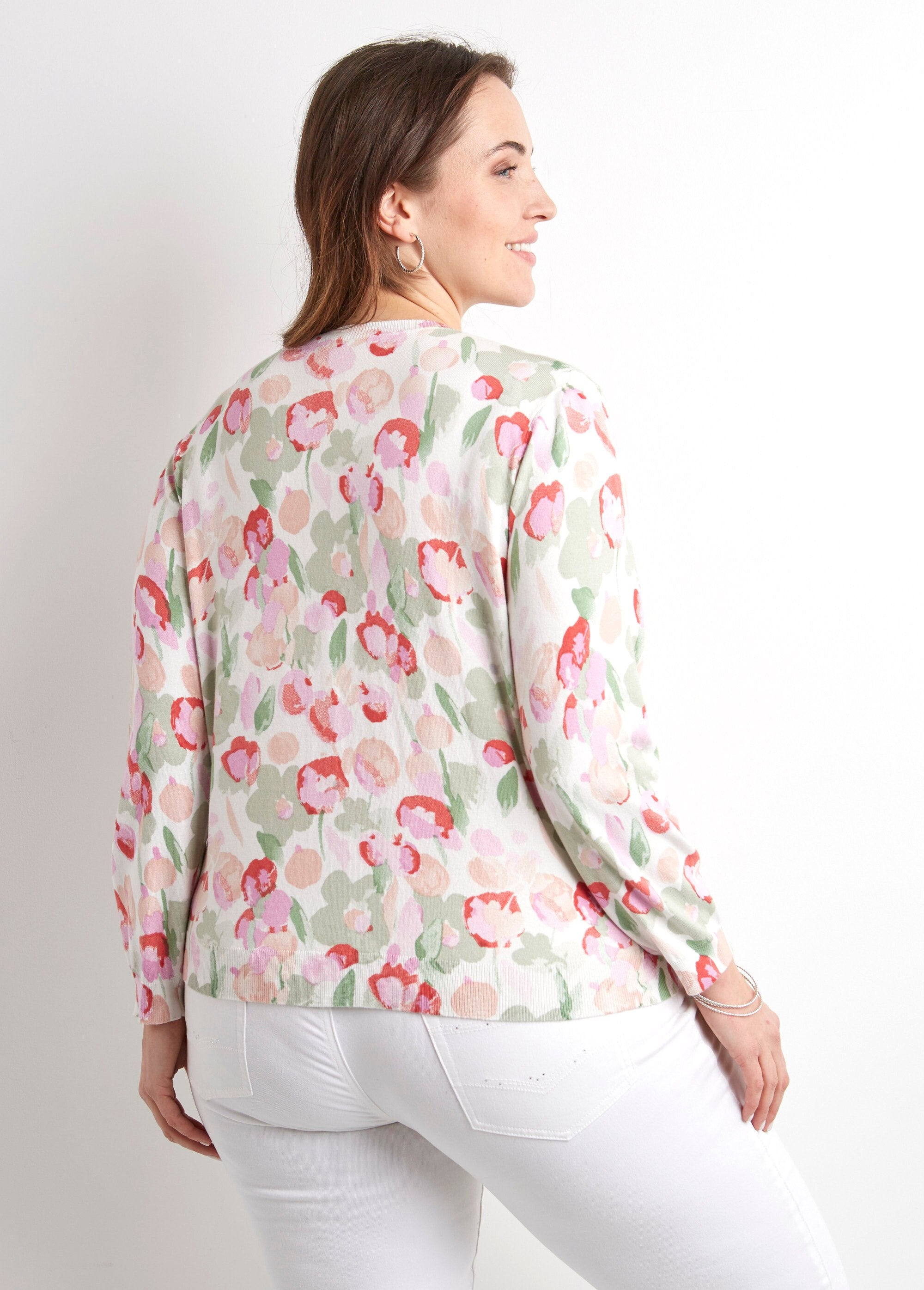 Colete_cardigan_macio_com_gola_redonda_e_botões_Vert_et_coquelicot_DO1_curvy