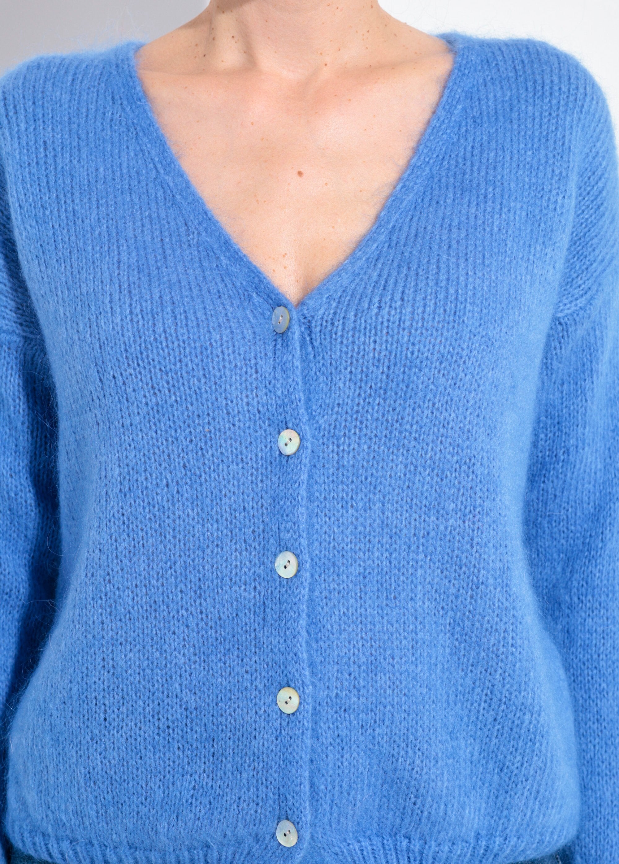 Cardigan_de_malha_mohair_quente_e_macio_com_decote_em_V_Bleu_glacier_DE1_slim