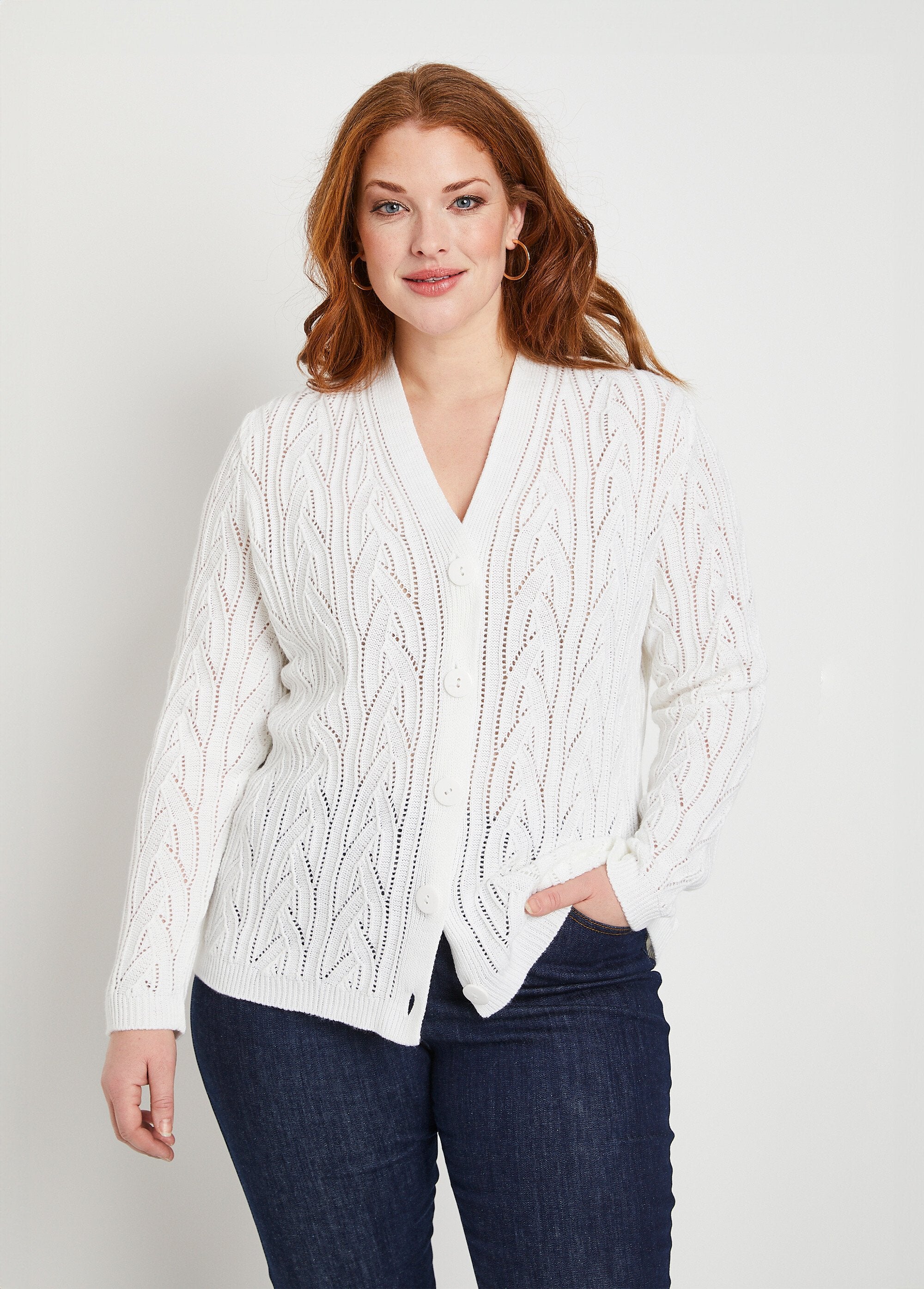 Cardigã_curto_com_aberturas_e_botões_BRANCO_FA1_curvy