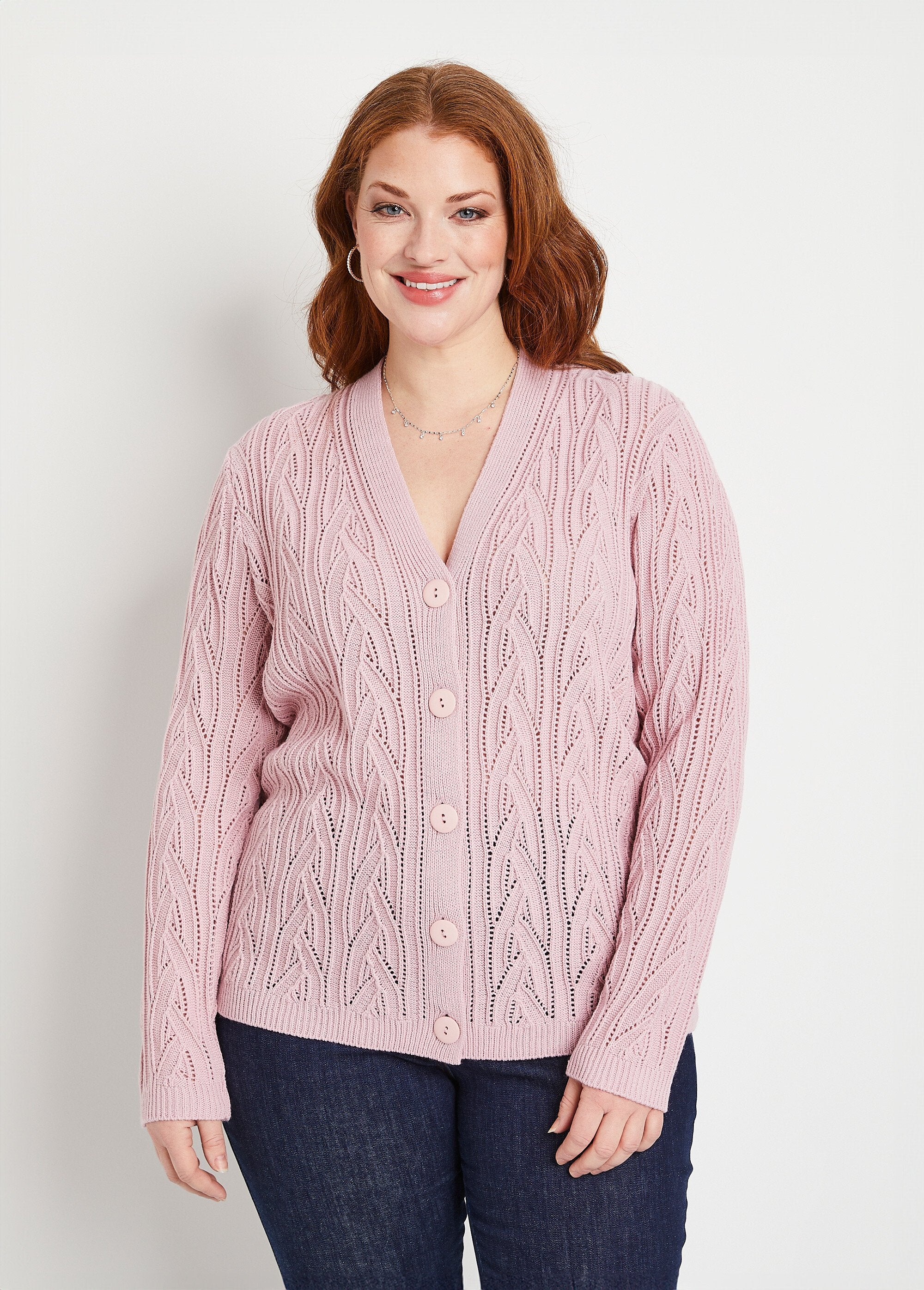 Cardigã_curto_com_aberturas_e_botões_ROSA_FA1_curvy