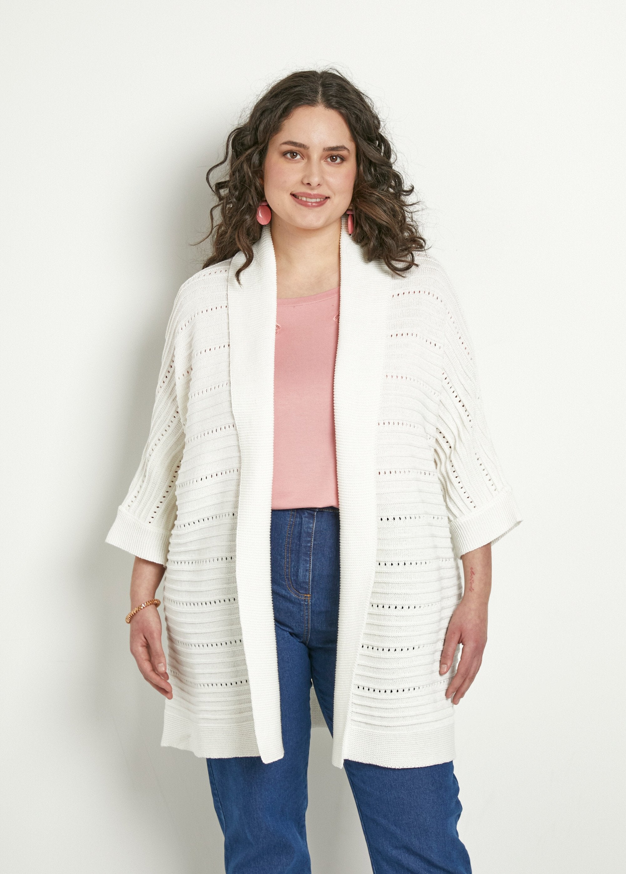 Cardigan_longo_com_aberturas_confortáveis_Ecru_FA1_curvy